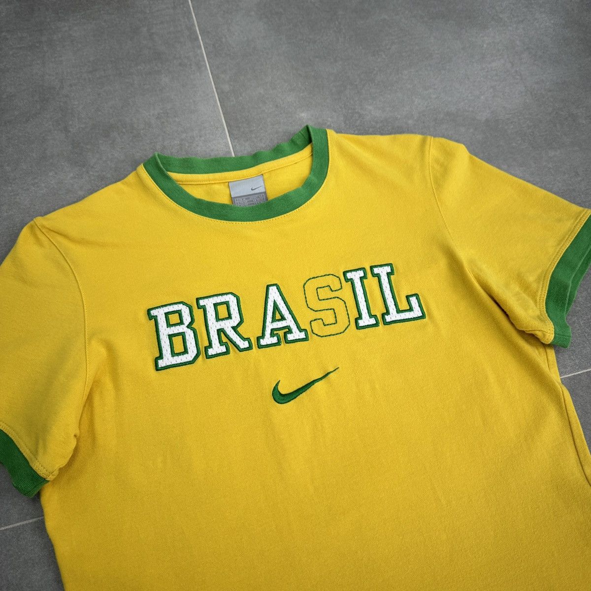 Nike Vintage Nike Brazil Brasil Women T-Shirt Size M Size M / US 6-8 / IT 42-44 - 7 Thumbnail