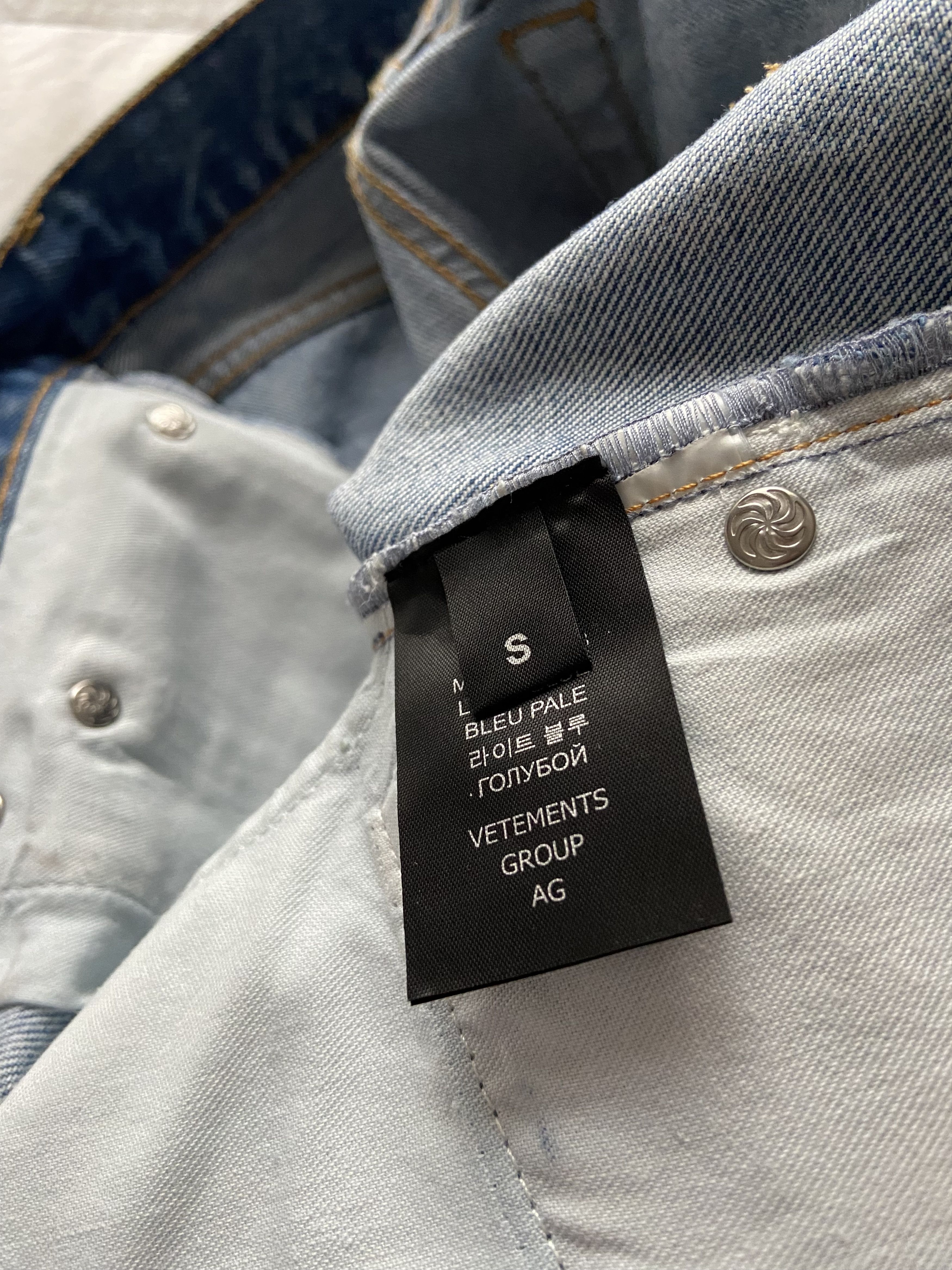 Vetements Vetements tattoo star light blue straight denim Size US 32 / EU 48 - 11 Thumbnail