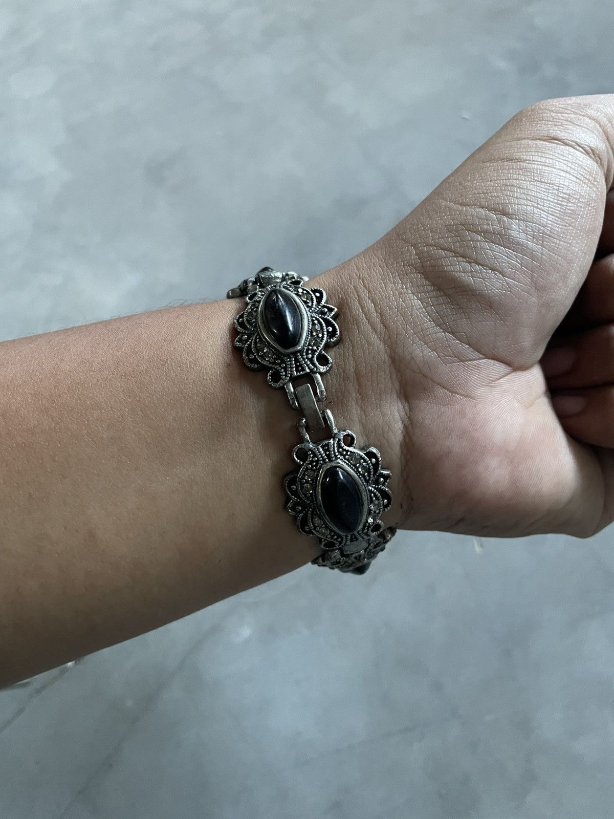 Jewelry Vintage Art Deco Gothic Onyx Style Bracelet Silver Tone Vtg Size ONE SIZE - 8 Thumbnail