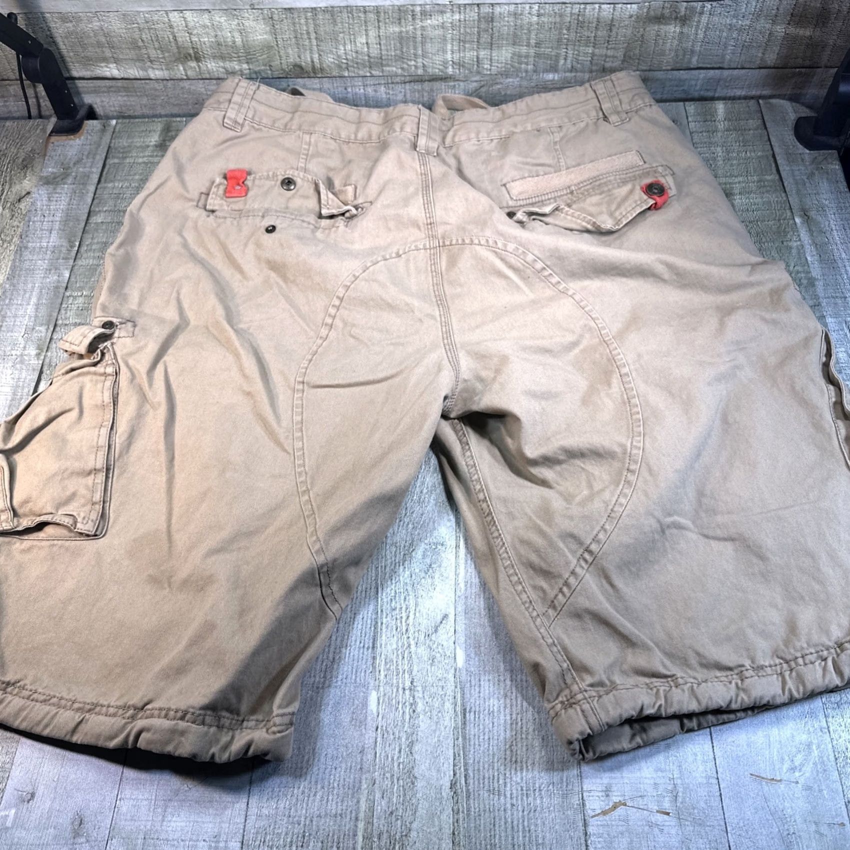 Coogi VINTAGE COOGI Cargo Shorts Mens 40 Beige Embroidered Canvas Cargo Pocket 12in Inseam Relaxed Mid Rise Baggy Y2K Size US 40 / EU 56 - 5 Thumbnail
