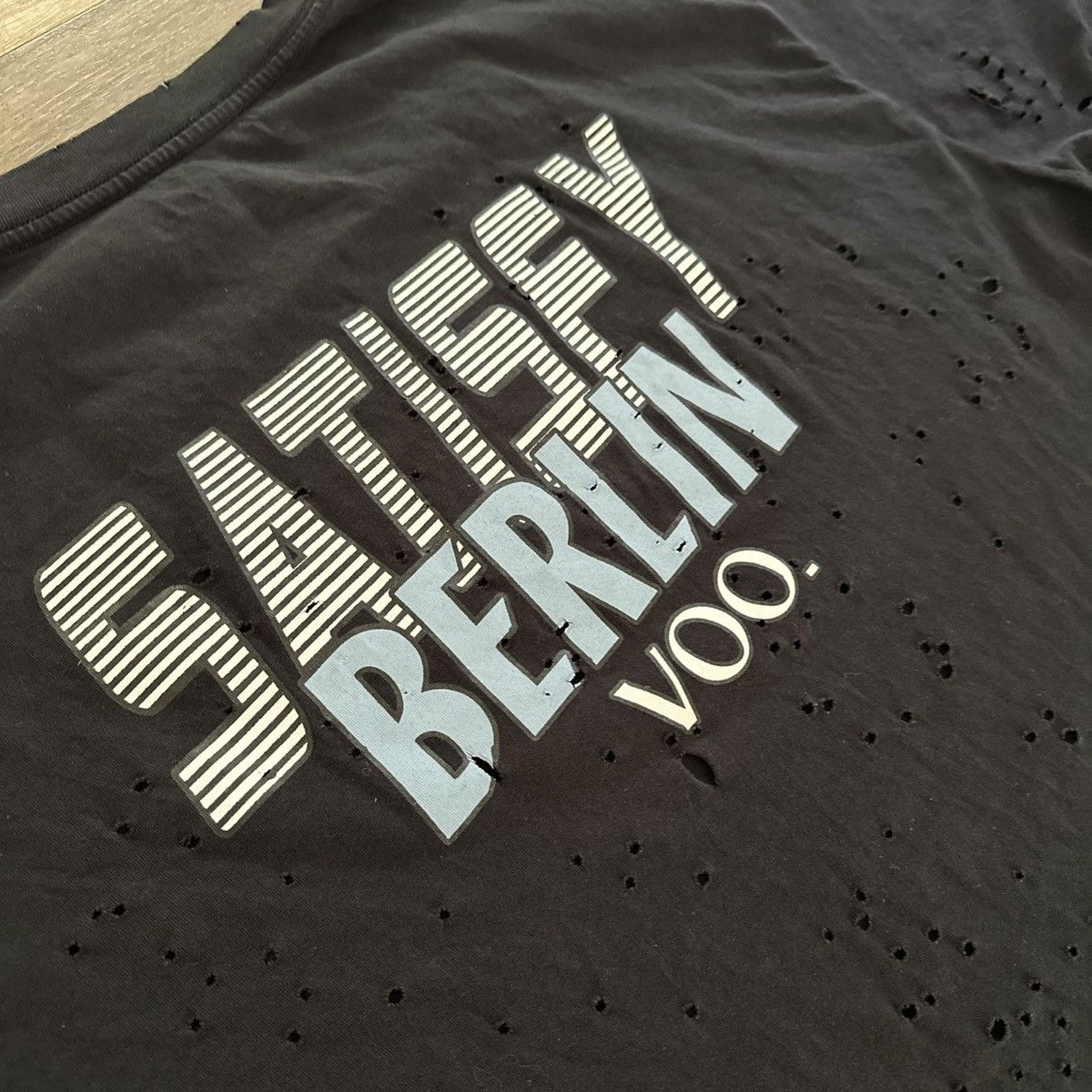 Satisfy Satisfy Running Berlin Marathon Mothtech Tee Voo Men’s Sz L Size US L / EU 52-54 / 3 - 7 Thumbnail