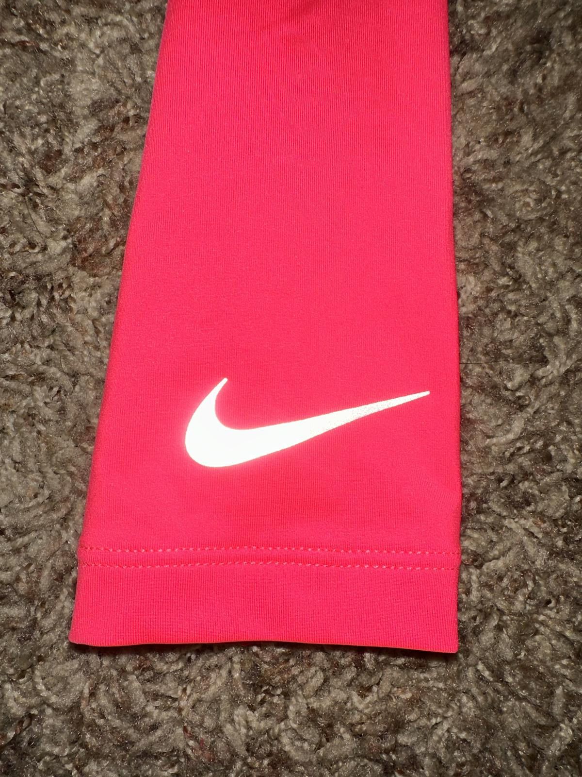 Nike Nike Women’s UV Crop UPF 40+ Base Layer Long Sleeves Pink Golf Top Sample Size S / US 4 / IT 40 - 4 Thumbnail