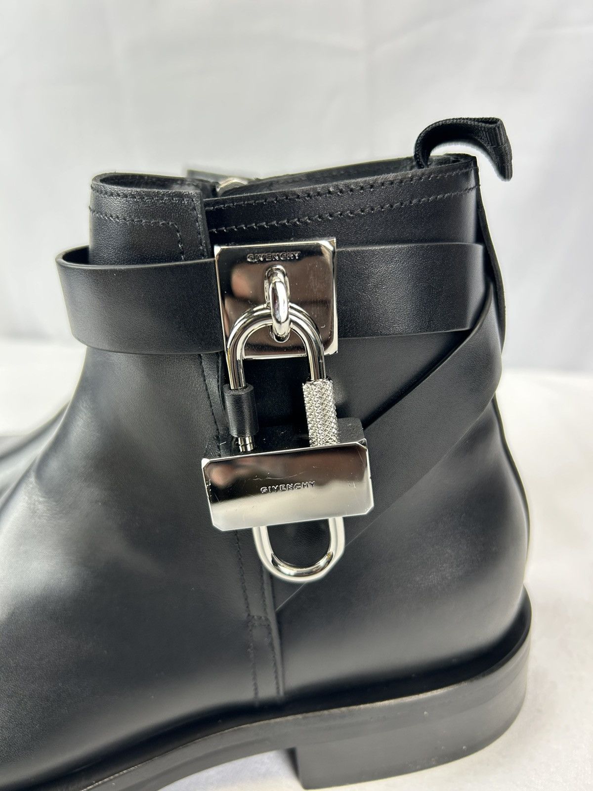 Givenchy Givenchy Lock Ankle Boots In Leather Size US 9 / IT 39 - 2 Thumbnail