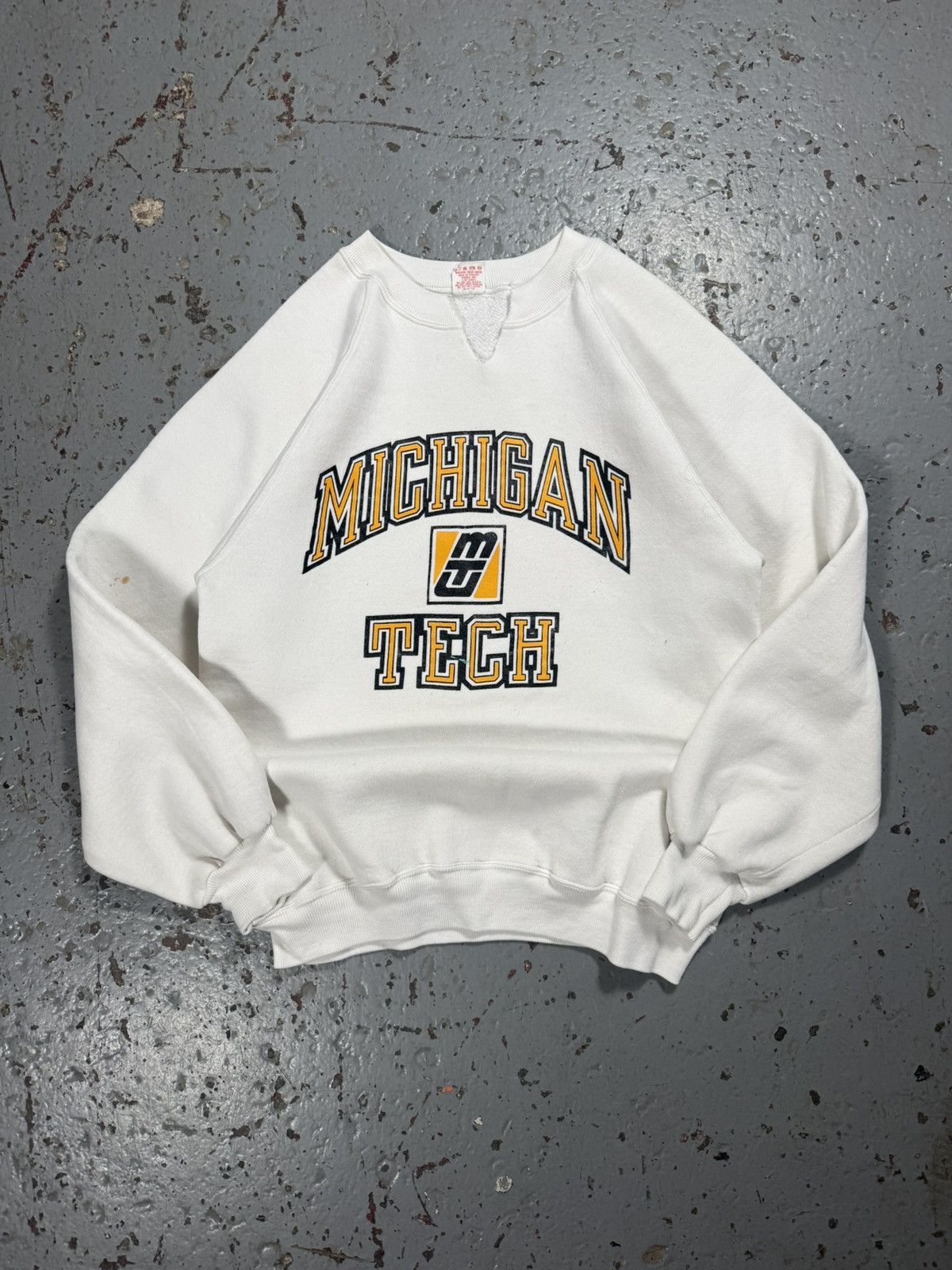 Other Vintage Michigan Tech Distressed Crewneck Sweater Size US M / EU 48-50 / 2 - 1 Thumbnail