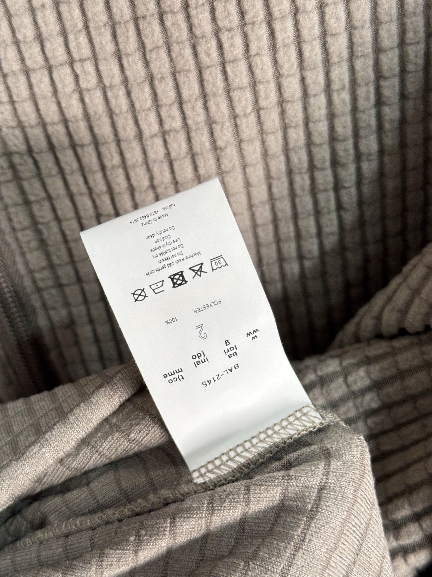 Japanese Brand DETACHABLE SLEEVE GRID FLEECE PULL OVER | Baloriginal. Size US M / EU 48-50 / 2 - 12 Thumbnail