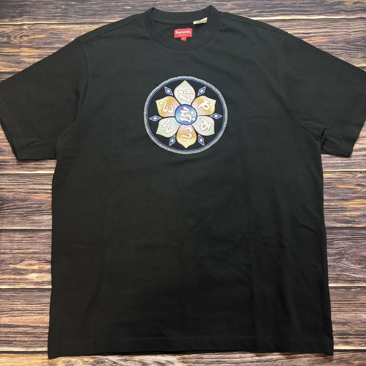 Hypebeast × Streetwear × Supreme Supreme Lotus S/S top Black FW22 
