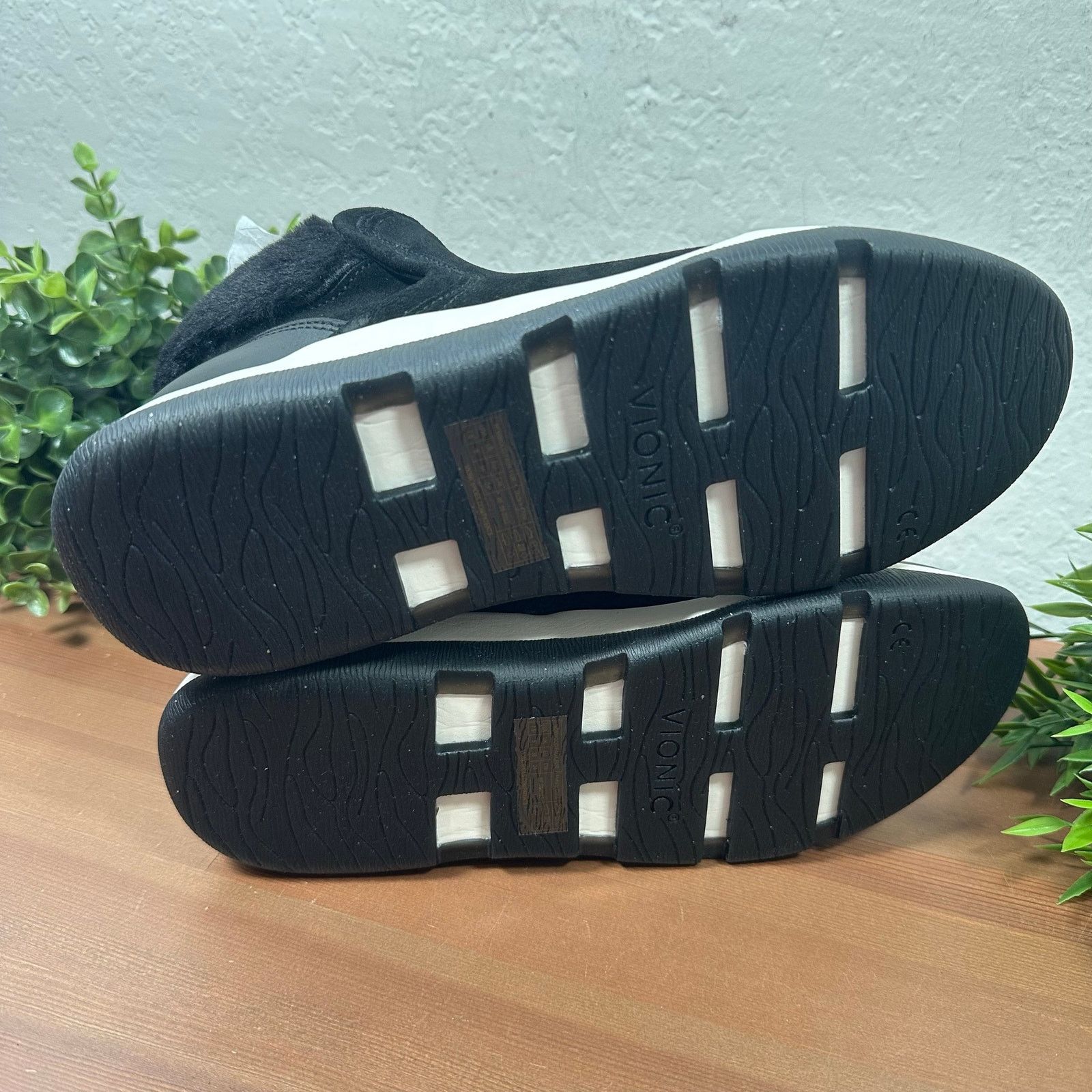 Vionic Vionic Norwood Water-Repellent Suede Boots Black Size 7.5 Size US 7.5 / IT 37.5 - 8 Thumbnail