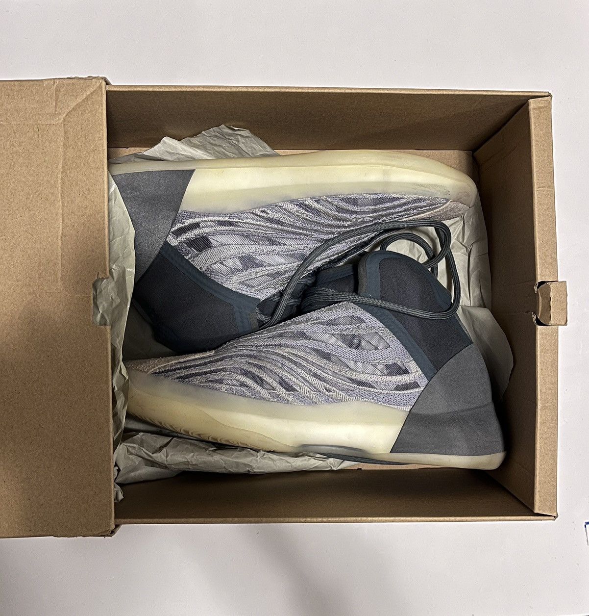 Yeezy QNTM Mono Carbon