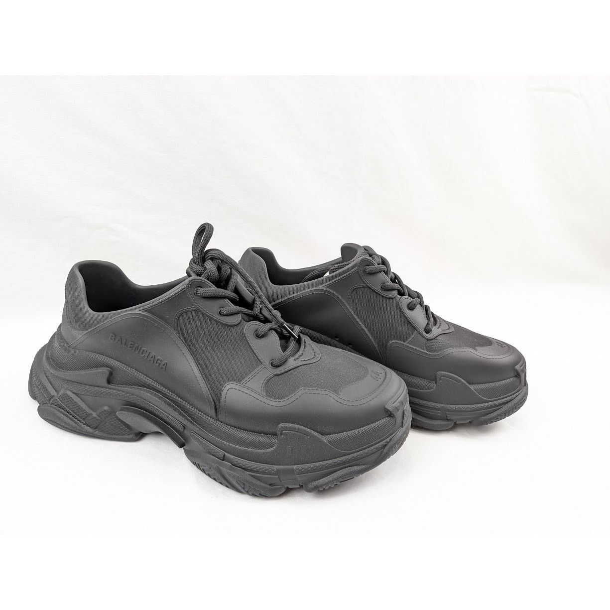 Balenciaga o1rshd1 Molded Triple S Sneakers in Black Size US 11 / EU 44 - 13 Thumbnail