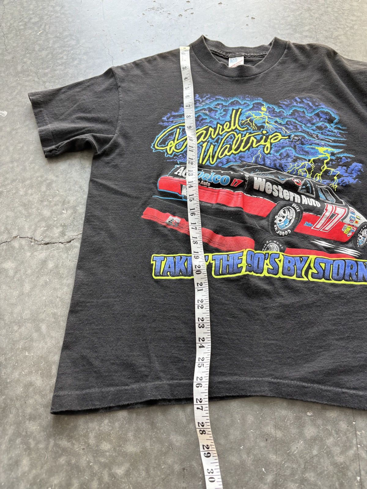 Vintage Vintage 90s Darrell Waltrip Lightning Graphic Tee Size US L / EU 52-54 / 3 - 8 Thumbnail