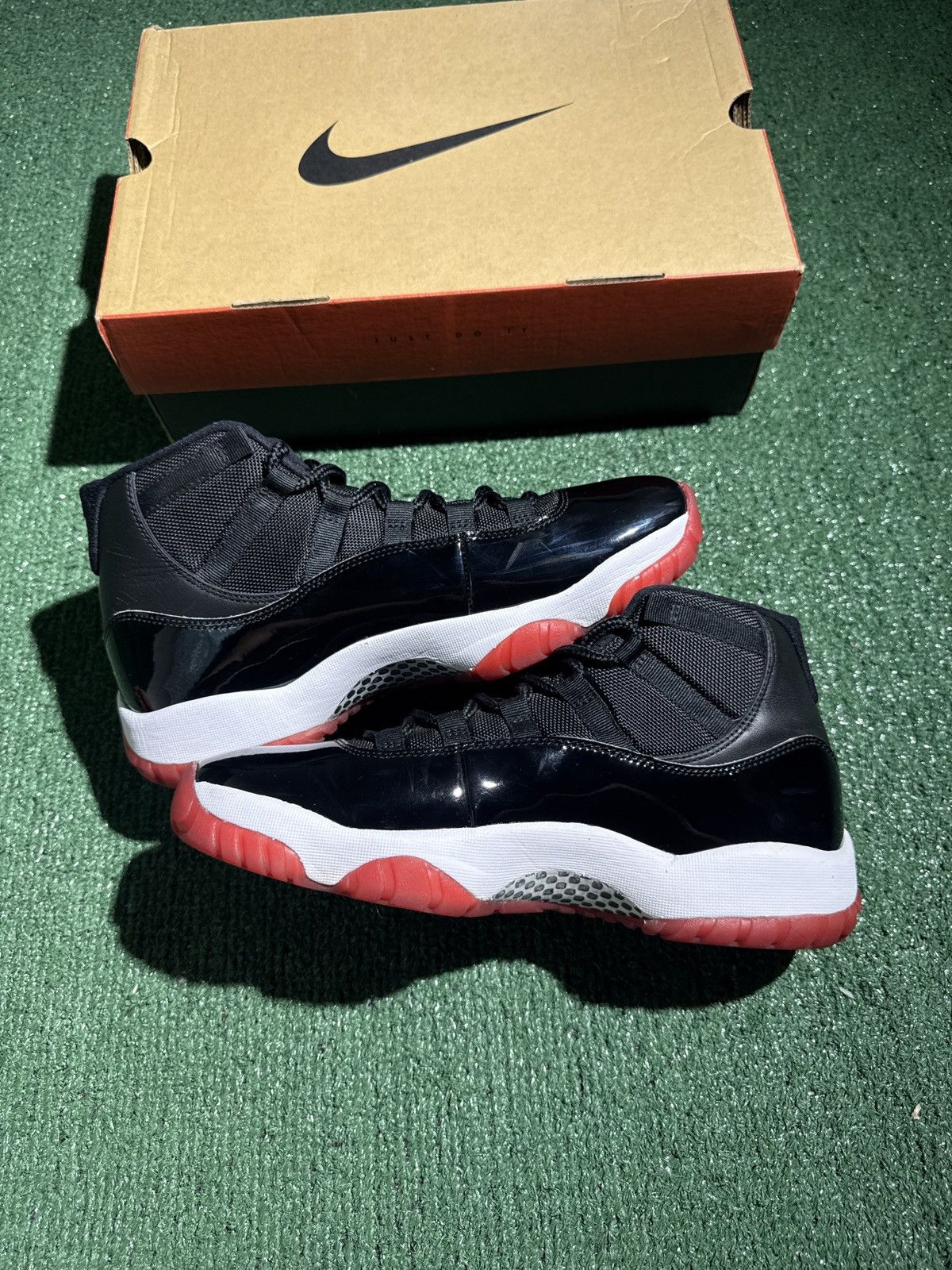 Jordan Brand Jordan 11 Playoff Bred 2019 Size US 10 / EU 43 - 6 Thumbnail