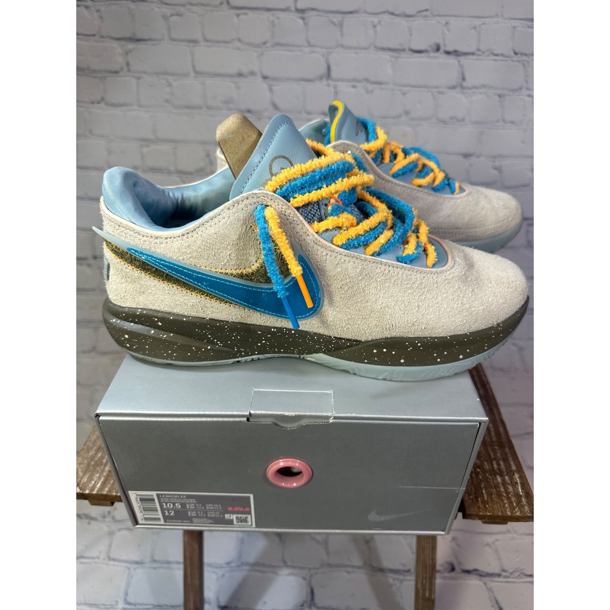 Nike Nike Lebron 20 Unknwn Message in a Bottle ( Miami Exclusive) Size US 10.5 / EU 43-44 - 1 Thumbnail