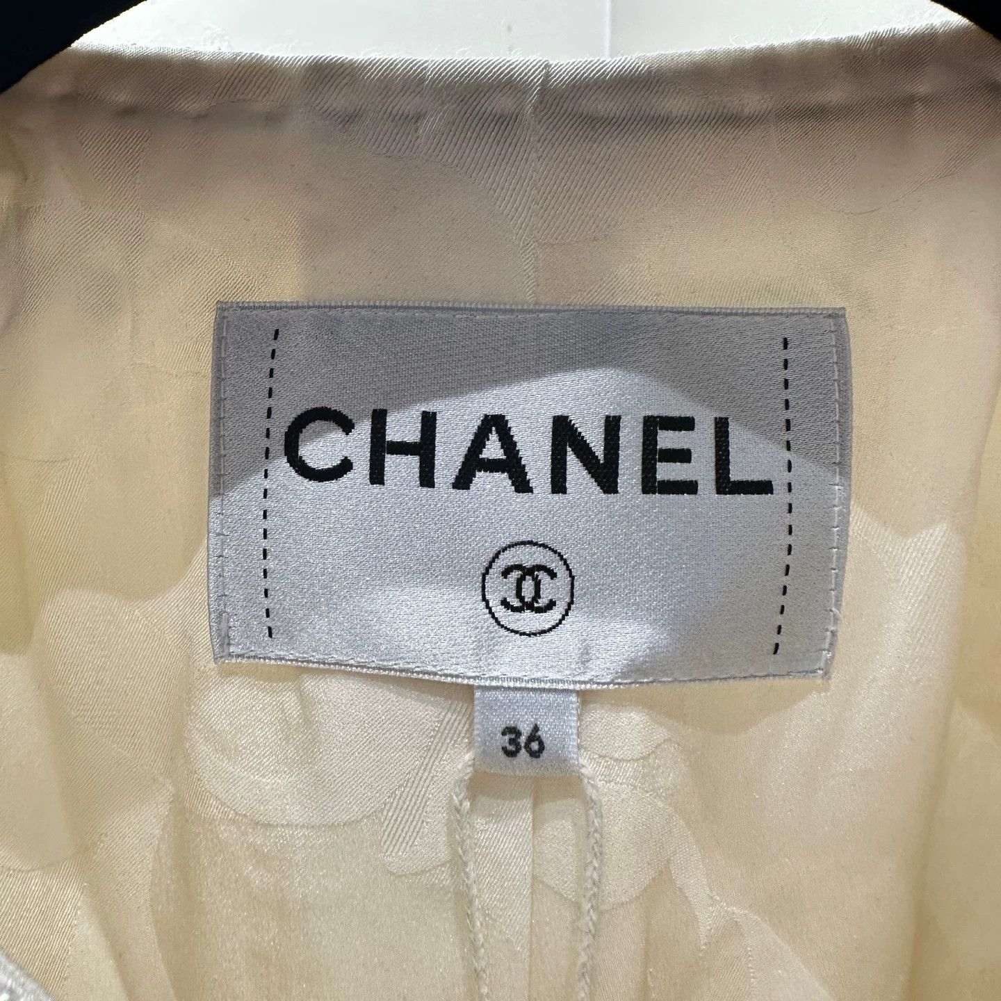Chanel Chanel apr473 Embossed Tweed Logo Wool Jacket 36 Size XS / US 0-2 / IT 36-38 - 3 Thumbnail
