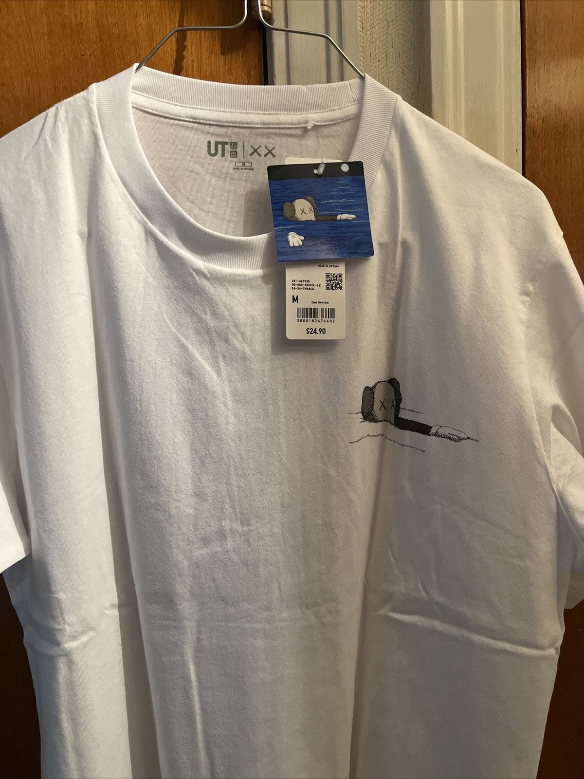 Kaws 100% Authentic FW23 KAWS X Uniqlo Short Sleeve White/Blue Size US M / EU 48-50 / 2 - 2 Thumbnail