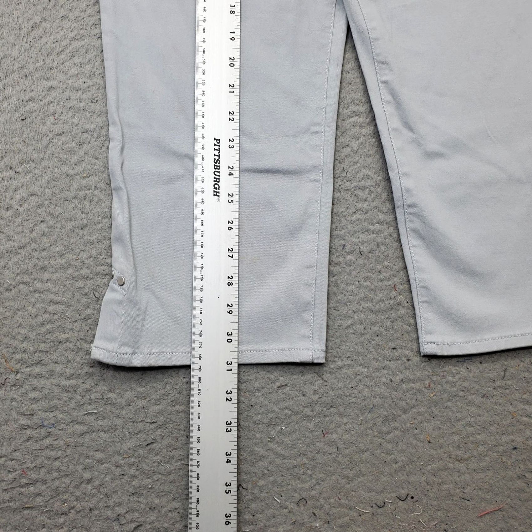 Gloria Vanderbilt Gloria Vanderbilt Womens Capri Pants 8 Gray Slim Fit Mid Rise Pull On Ankle Slit Capri Pants 8 Womens Gray Slim Fit Mid Rise Pull On Ankle Slit Size 30" / US 8 / IT 44 - 3 Thumbnail
