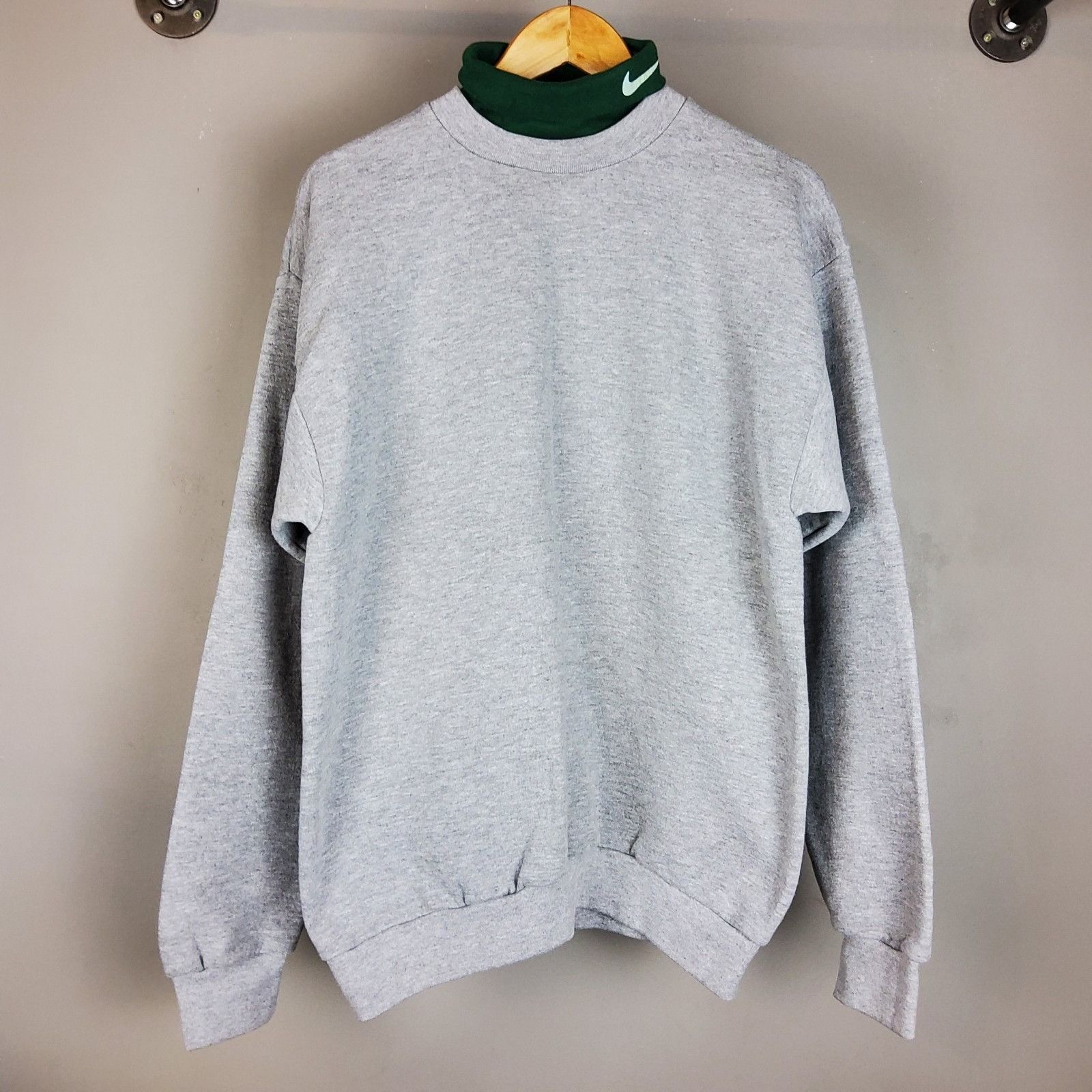 Nike Vintage Nike Men's Grey Sweater Shirt Size Large Green Turtl Size US L / EU 52-54 / 3 - 1 Thumbnail