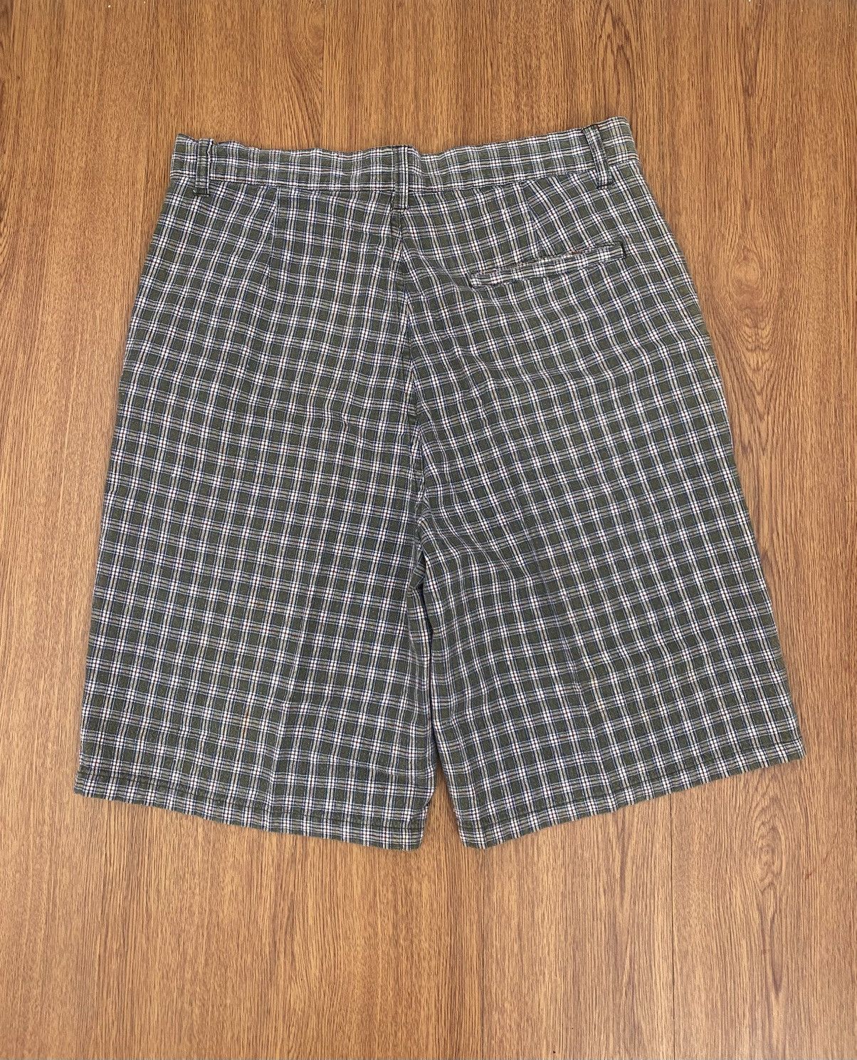 Vans Vintage Vans plaid short pants Size US 32 / EU 48 - 2 Thumbnail