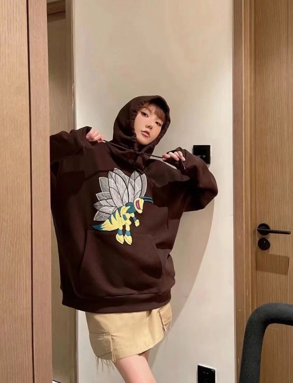 Louis Vuitton Louis Vuitton Embroidered Bumblebee Hoodie Size US L / EU 52-54 / 3 - 6 Thumbnail