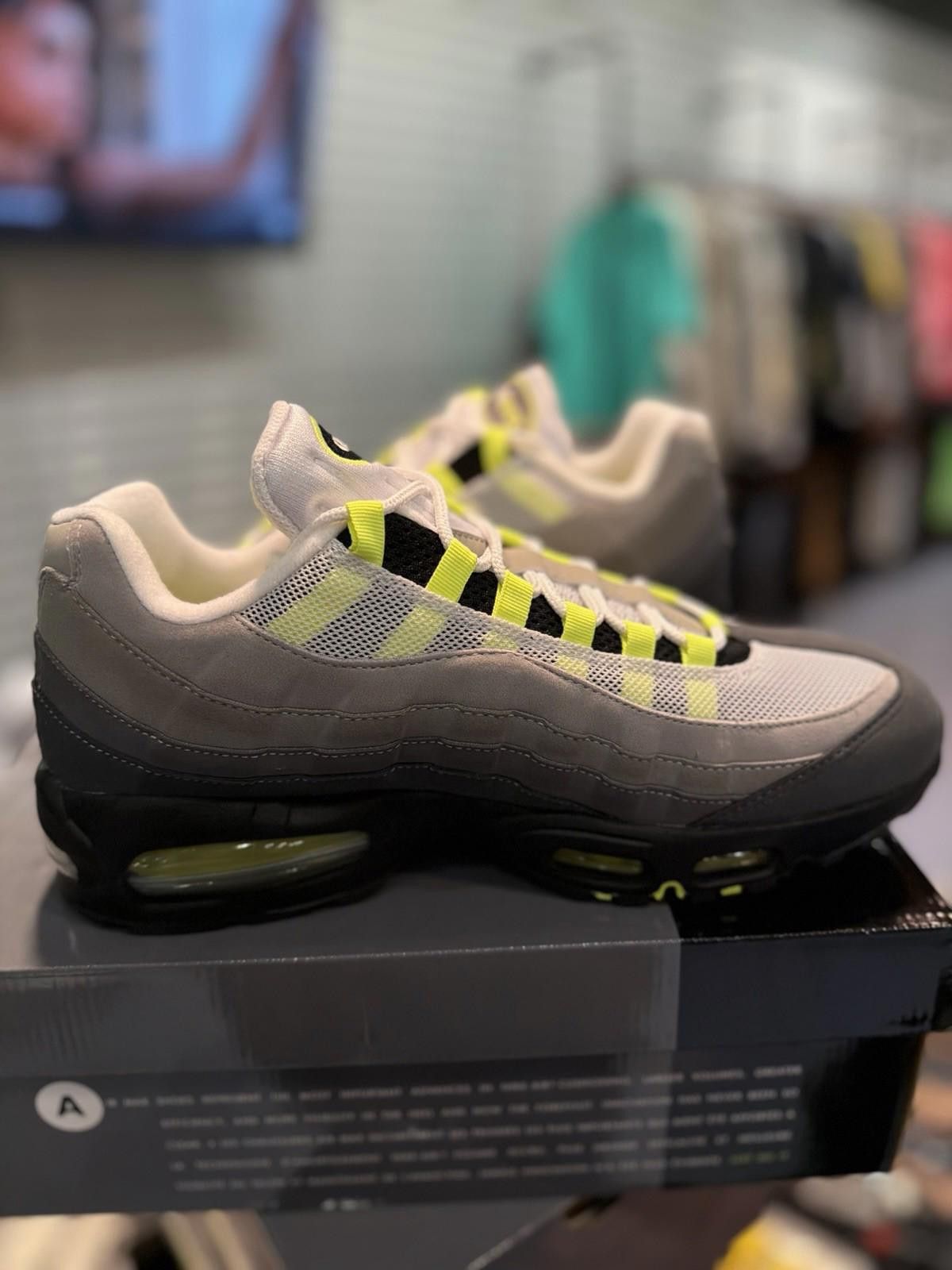 Nike Size 12 - Nike Air Max 95 OG 2025/2026 Neon (HM4740 001) Size US 12 / EU 45 - 4 Thumbnail