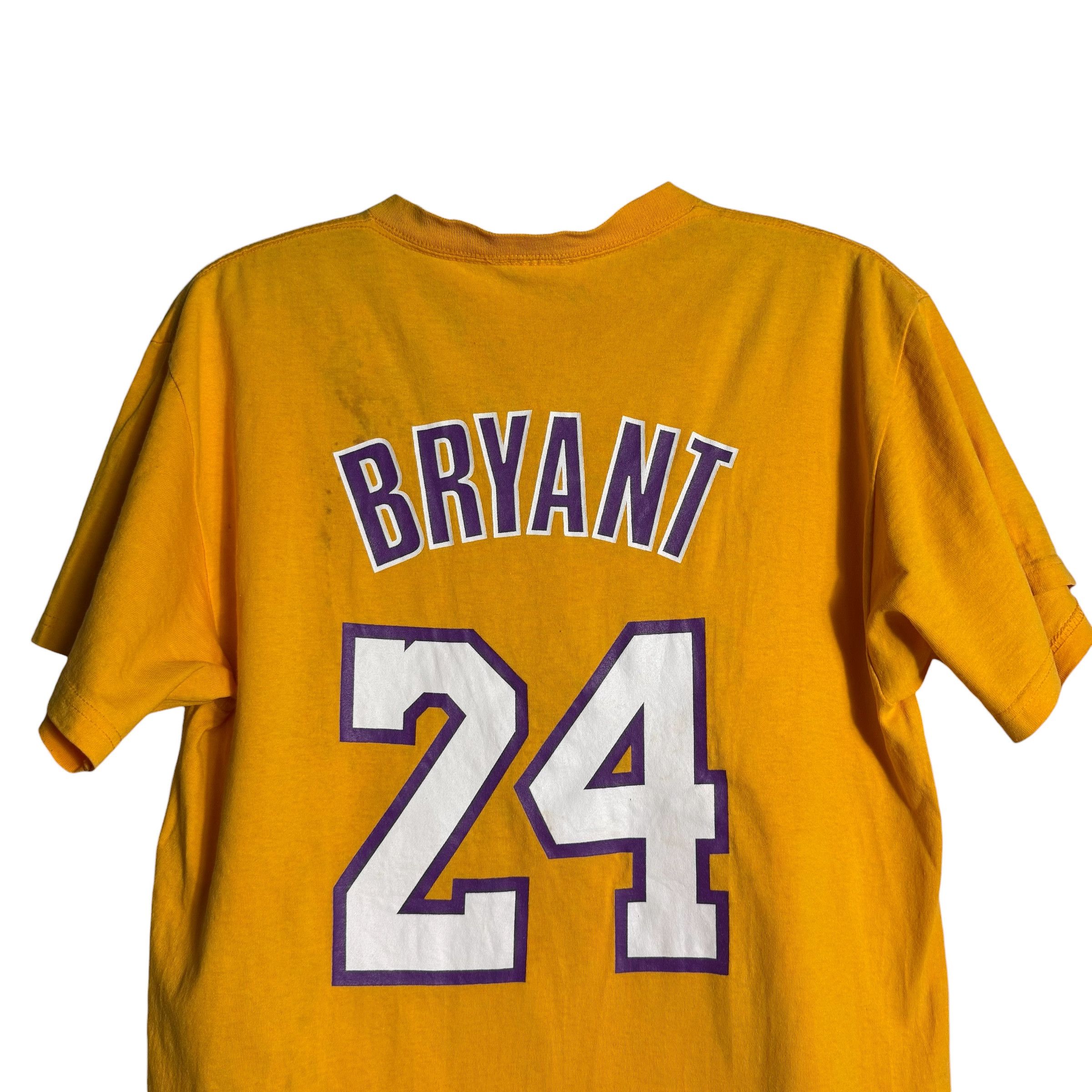 NBA 🔥RARE🔥Vintage Kobe Bryant #24 LA Lakers NBA T-shirt Size US M / EU 48-50 / 2 - 2 Thumbnail