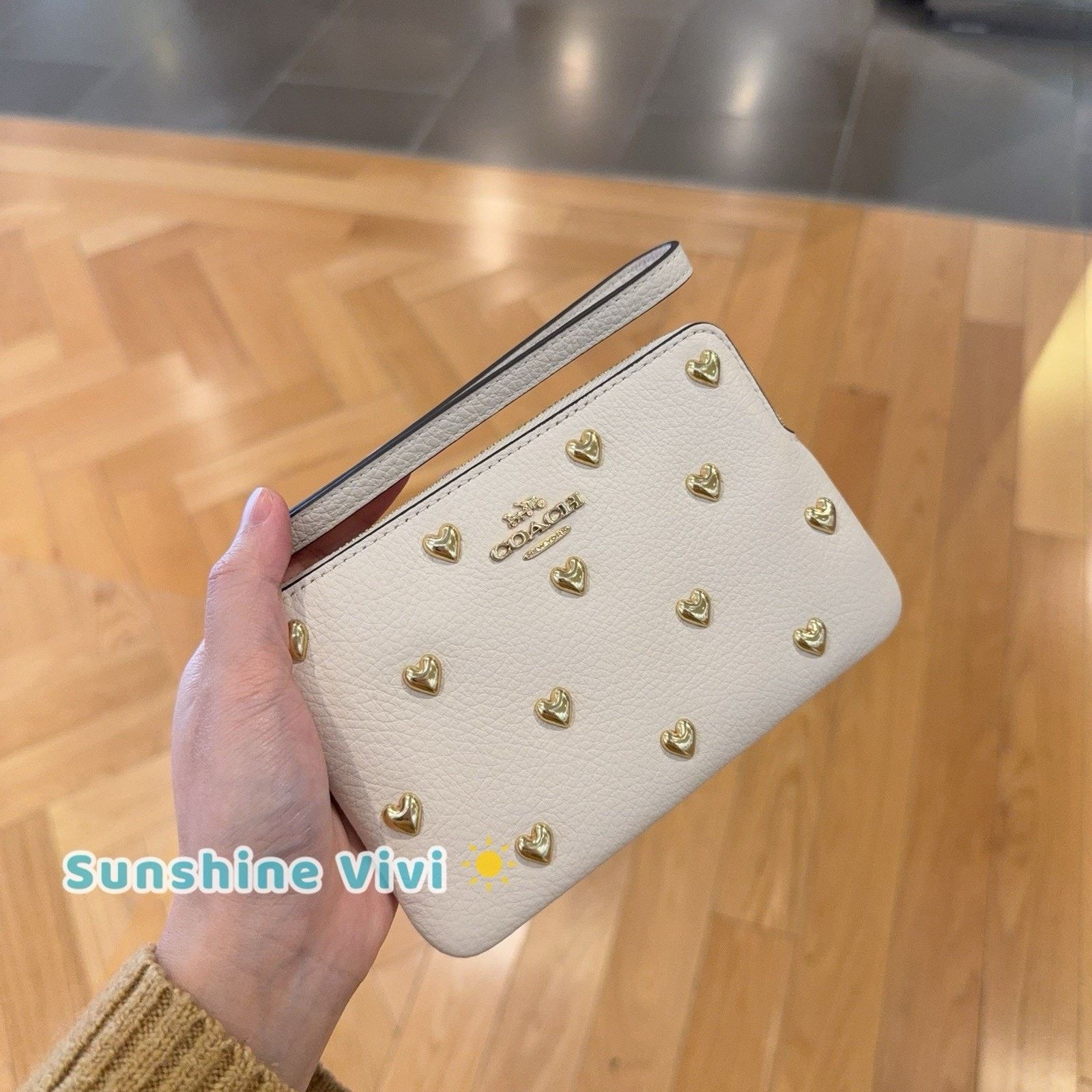 NWT Coach Corner Zip Wristlet Heart Rivets CDF06 Gold CHALK