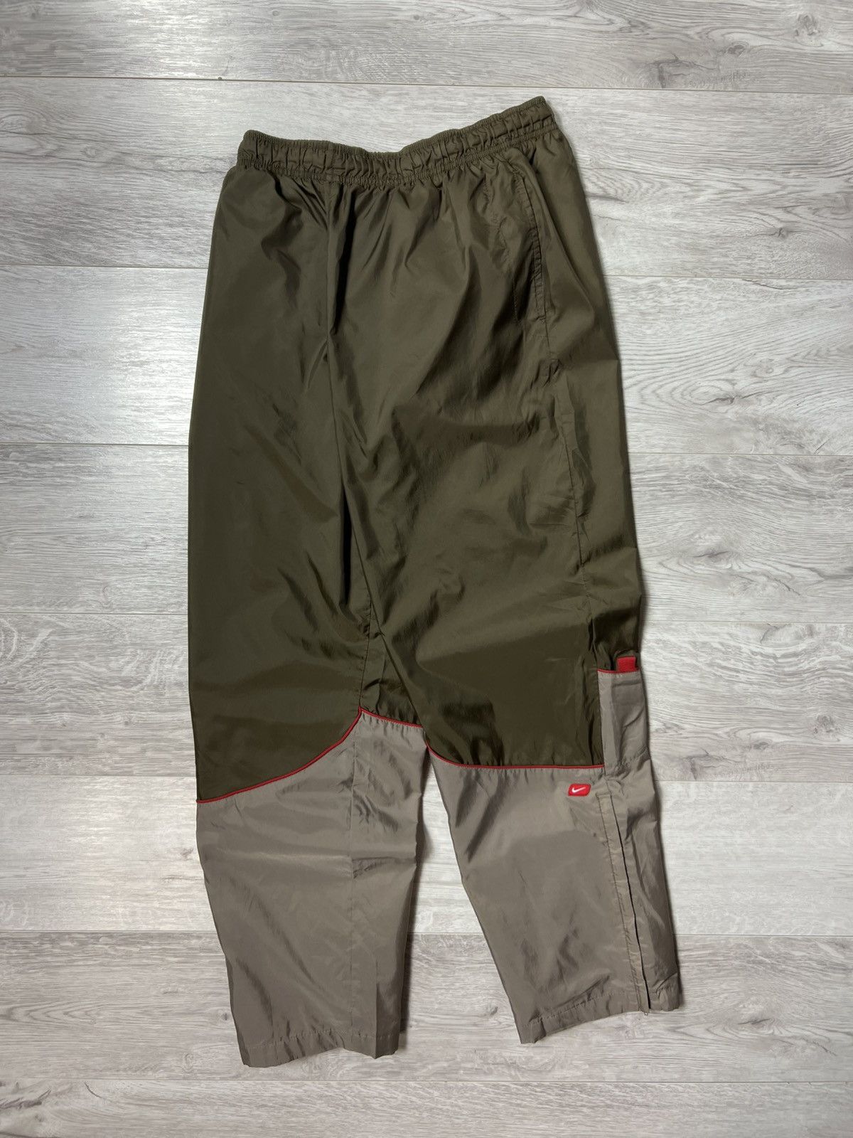Nike × Vintage Vintage Nike Nylon Track Pants Swoosh Logo Men’s Sweatpants Size US 32 / EU 48 - 1 Thumbnail