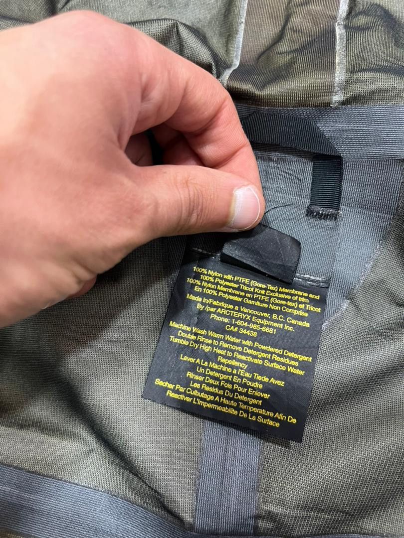 Arc'teryx Arcteryx vintage Beta LT Jacket First Generation (Gold Logo) Size XS / US 0-2 / IT 36-38 - 14 Thumbnail