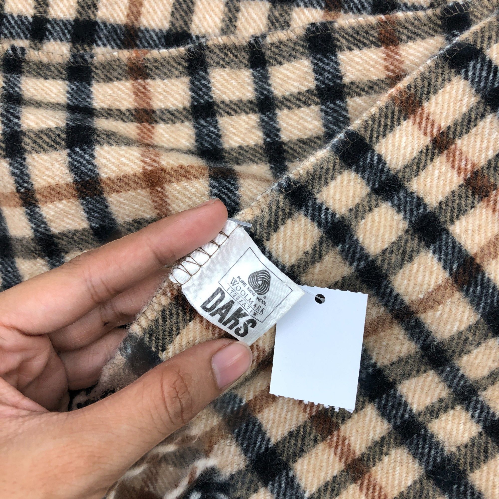 DAKS Vintage DAKS Scarf Muffler Wool Shawls Babushka Scarves Size ONE SIZE - 7 Thumbnail