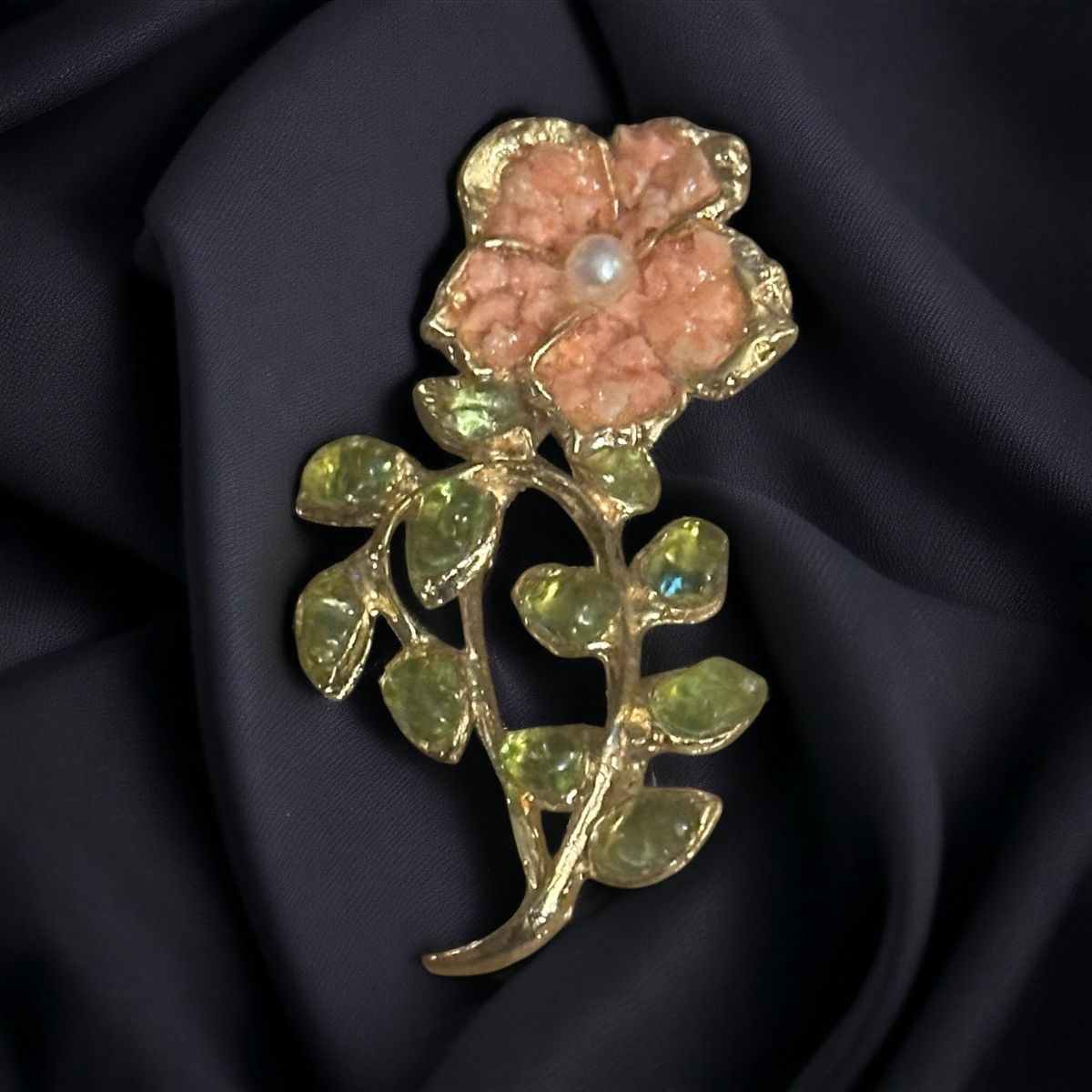 Vintage Vintage druzy coral and rhinestone flower brooch Size ONE SIZE - 1 Thumbnail