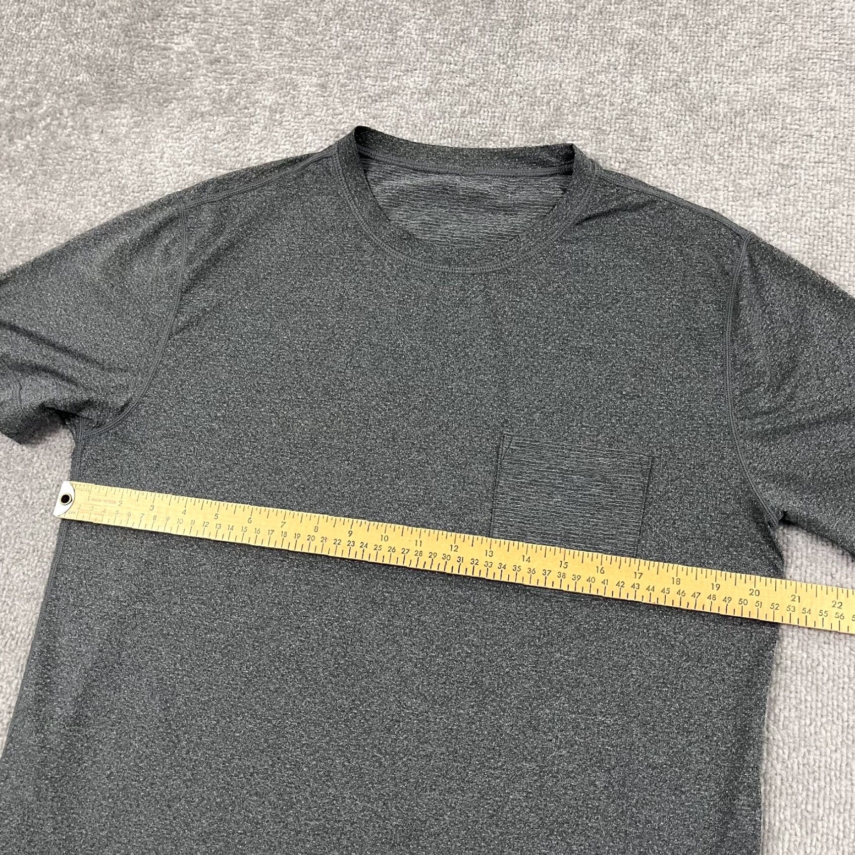 Vuori Vuori Tradewind Shirt Mens M Gray Logo Vuori Strato Tech Short Sleeve Performance Active Fitness Gym Shirt Size US M / EU 48-50 / 2 - 4 Thumbnail