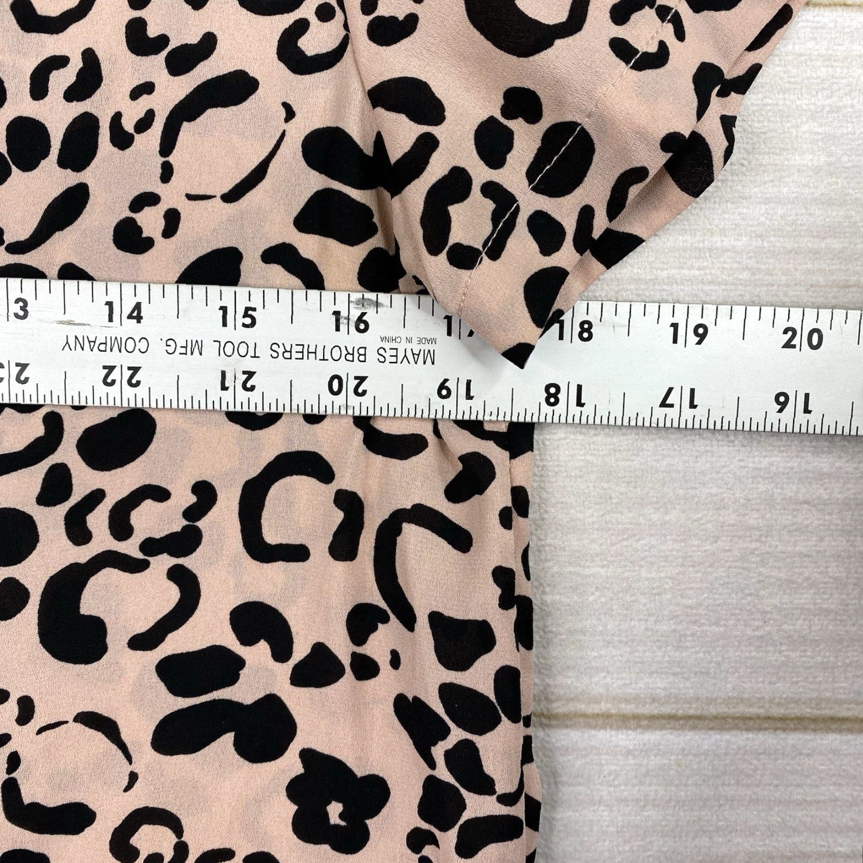 Lulus Lulus Pink Animal Print Short Sleeve Button-Up Top Womens S Shirt Floral Collared Casual Crop Top Size S / US 4 / IT 40 - 5 Thumbnail