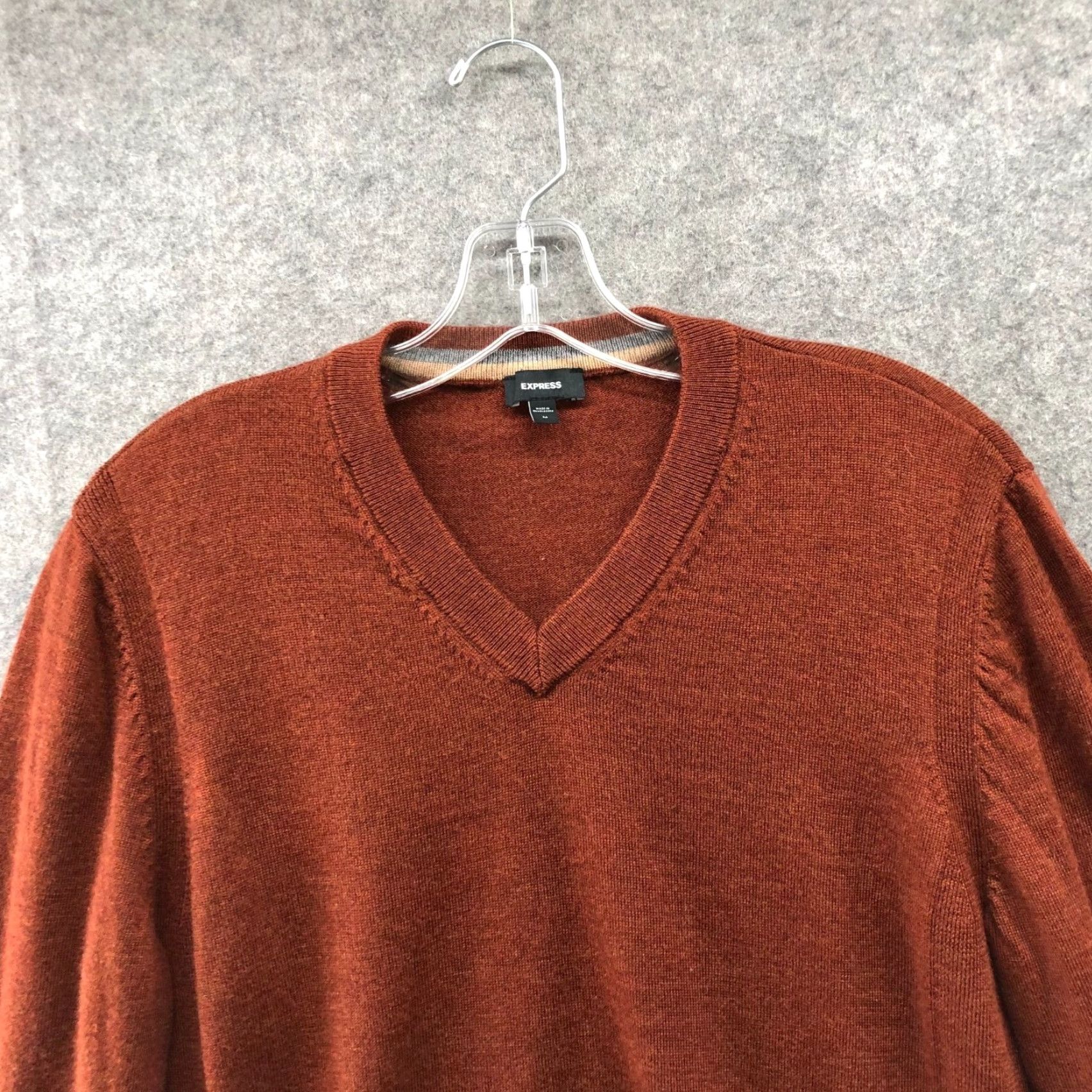 Express Express Sweater Mens M Brown 100% Merino Wool V-Neck Pullover Lightweight Size US M / EU 48-50 / 2 - 3 Thumbnail