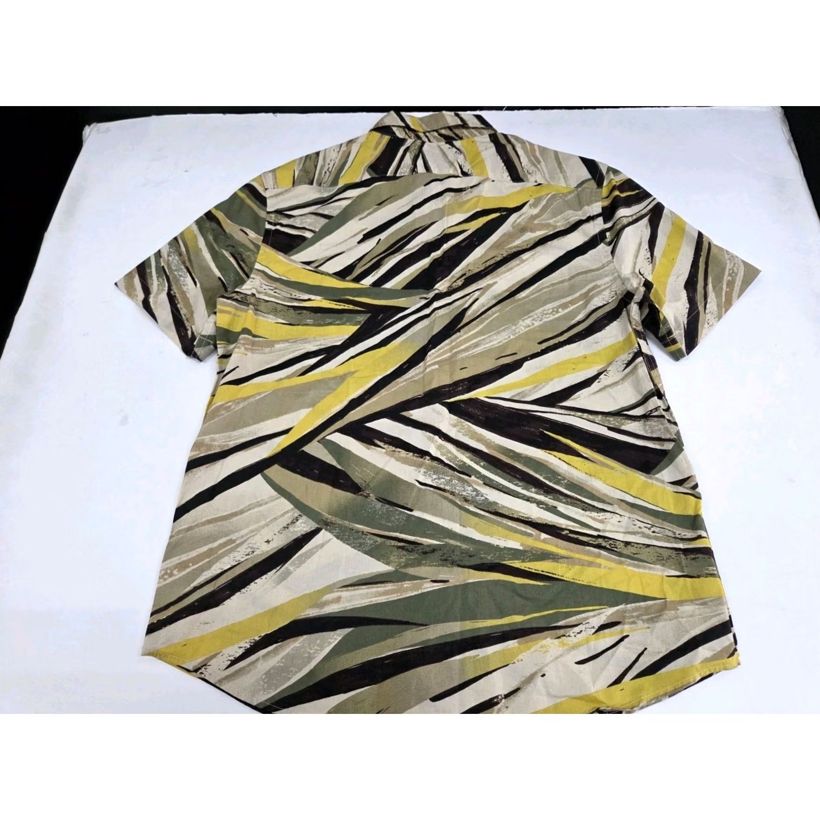 Banana Republic NWT Banana Republic Mens Short Sleeve Button Up Slim Fit Shirt M Floral Jungle Pocket Button-Down Collared Cotton Woven Summer Casual Travel Business Size US M / EU 48-50 / 2 - 4 Thumbnail