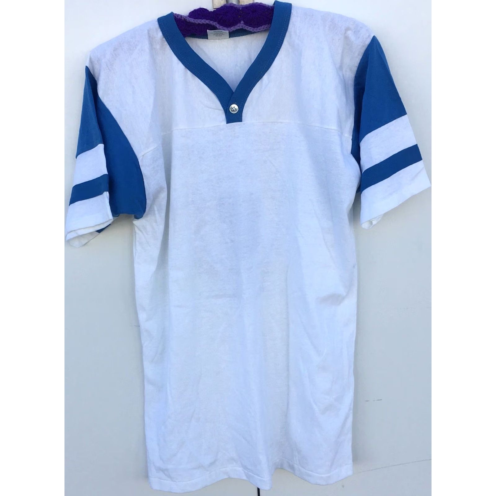 Vintage VINTAGE Bantam Fosters Bighorn Rio Vista Ca Shirt 1980s 1980s Bantam Made In USA Sz L White Men Graphic Tee Sportswear/Beach 80s Size US L / EU 52-54 / 3 - 7 Thumbnail