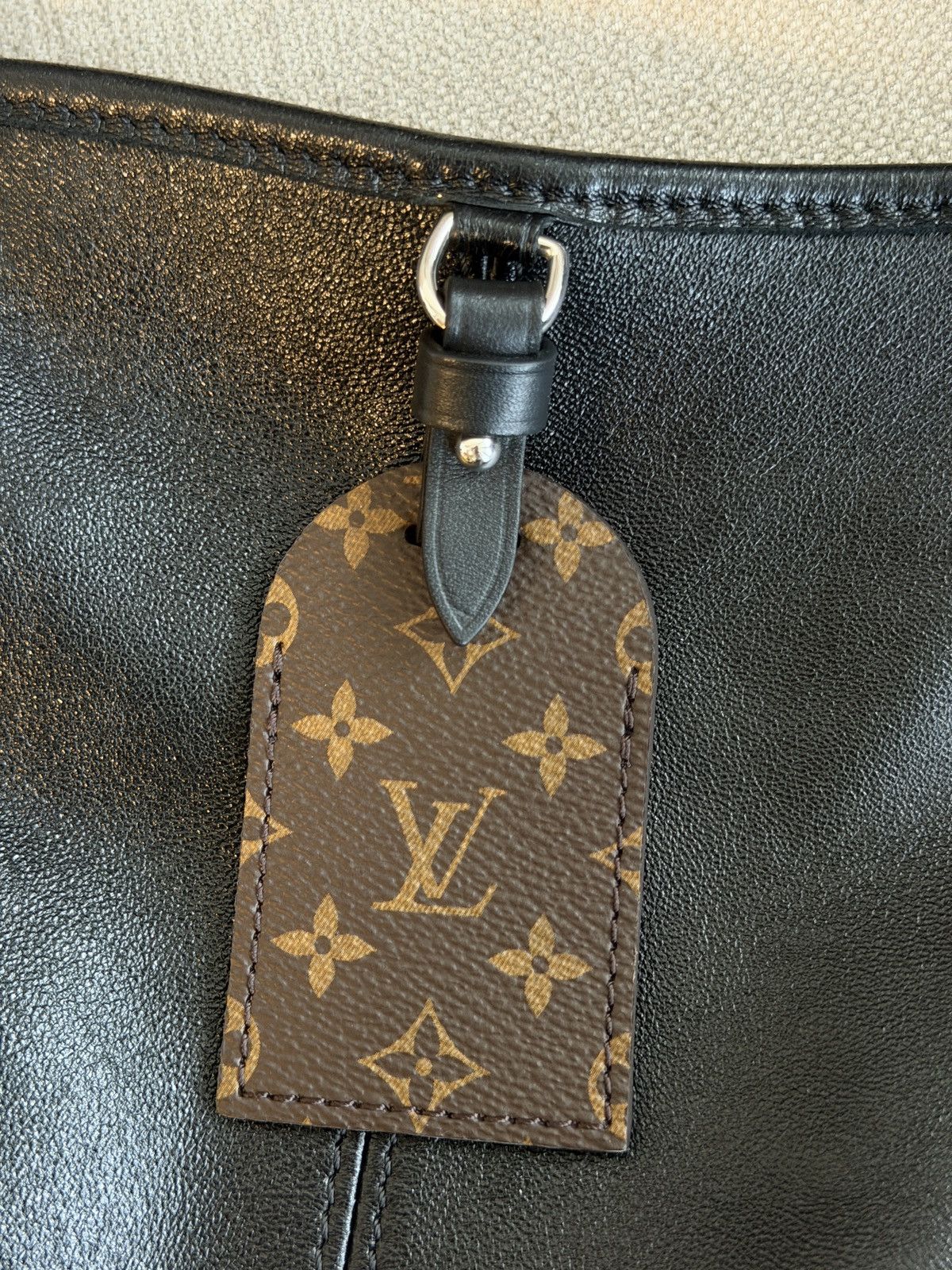 Louis Vuitton Louis Vuitton Carry All Vibe MM Black Shoulder Bag Size ONE SIZE - 3 Thumbnail
