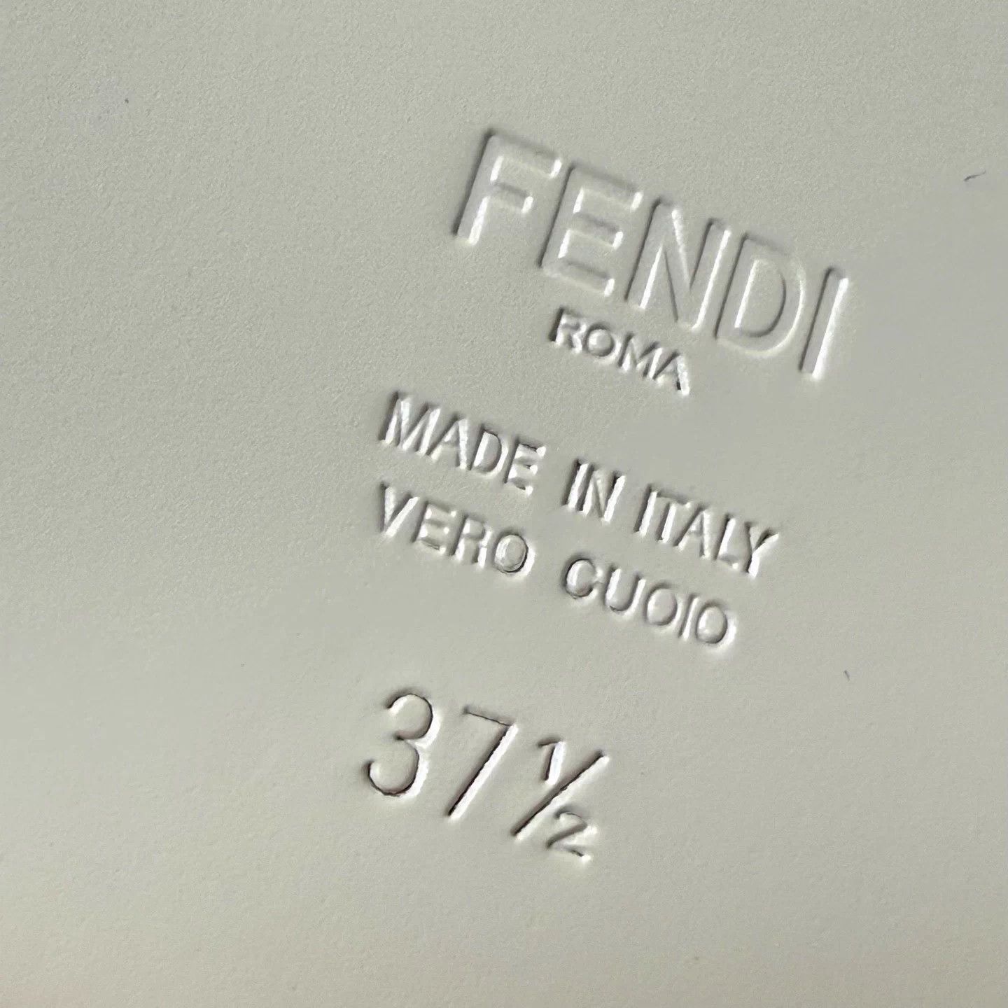 Fendi Fendi white crocodile print boots 37.5 Size US 6.5 / IT 36.5 - 8 Thumbnail