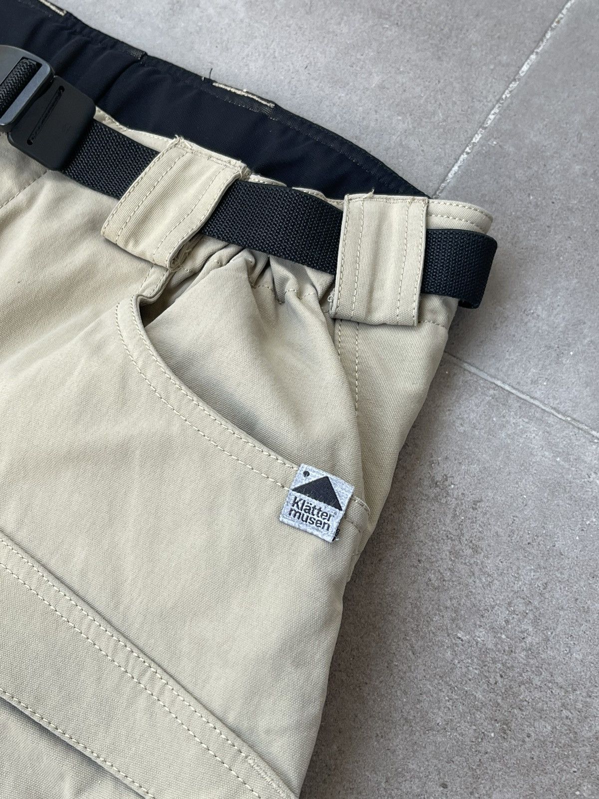 Klattermusen Klattermusen Gere Technical Beige Hiking Cargo Pants Size 32" / US 10 / IT 46 - 14 Thumbnail