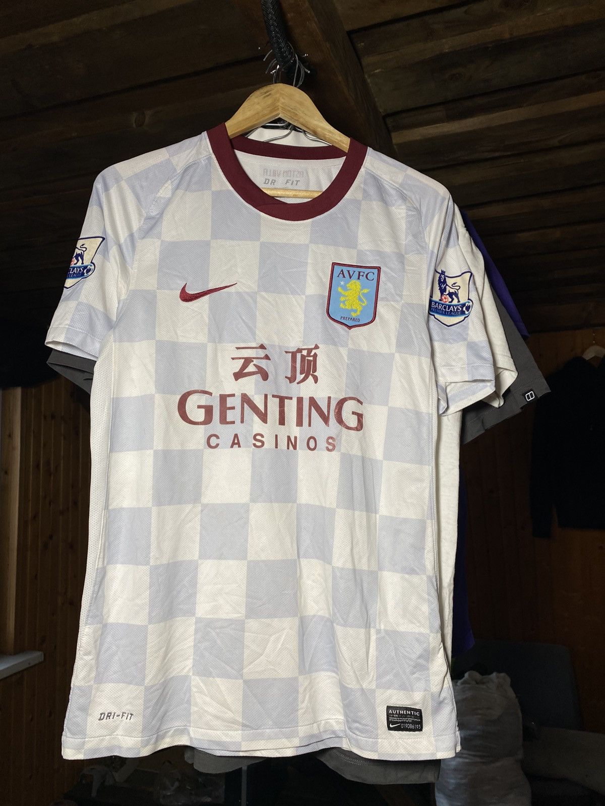 Nike ASTON VILLA 2011/2012 FOOTBALL NIKE SOCCER SHIRT JERSEY Size US S / EU 44-46 / 1 - 1 Thumbnail