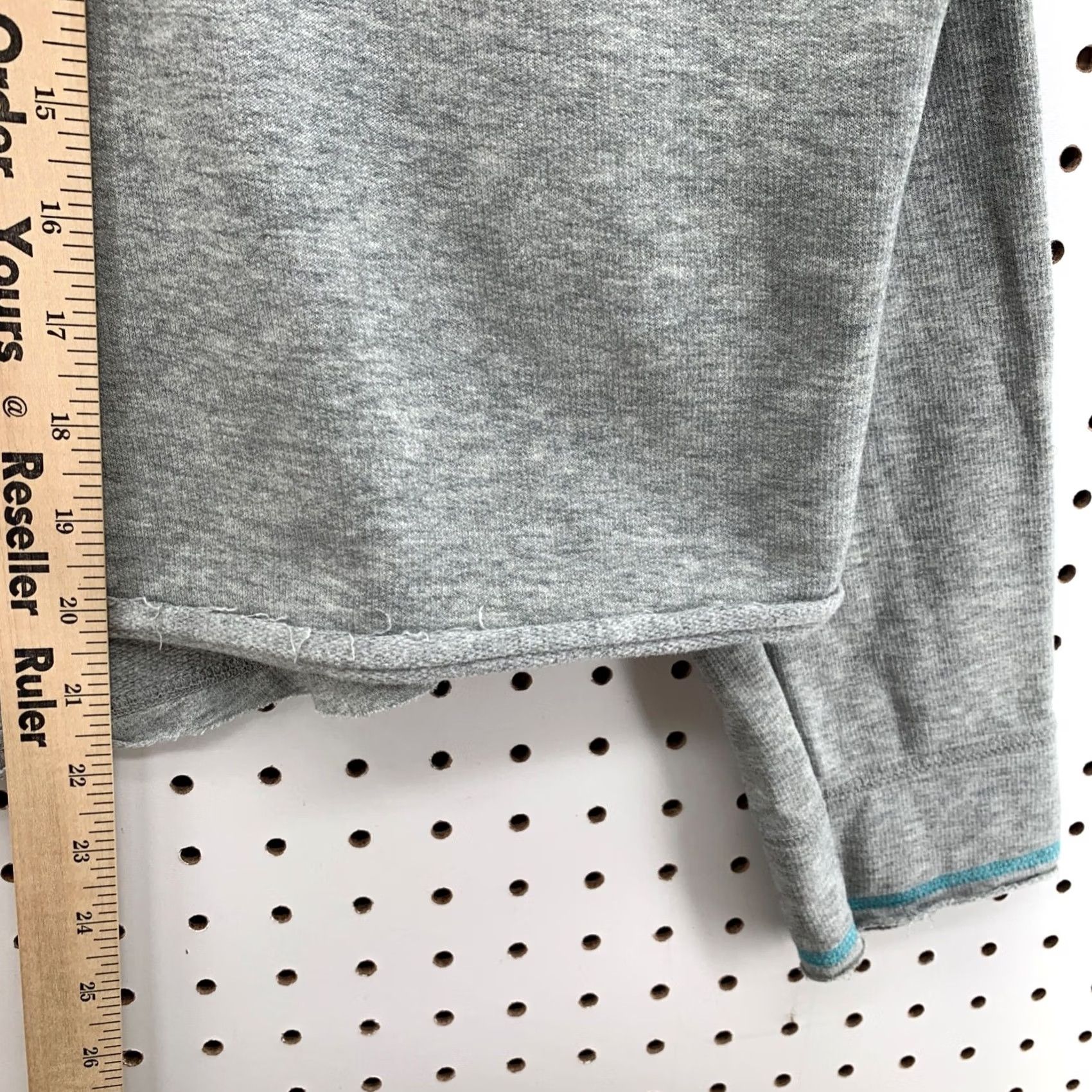 Puma PUMA Cropped Hoodie Womens Large Gray Sweatshirt Active Work Out 26x22 Size L / US 10 / IT 46 - 7 Thumbnail