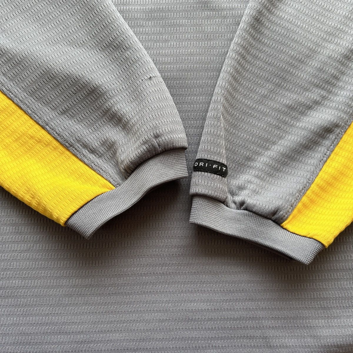 Nike × Vintage Vintage Nike Michigan sweatshirt Size US M / EU 48-50 / 2 - 7 Thumbnail