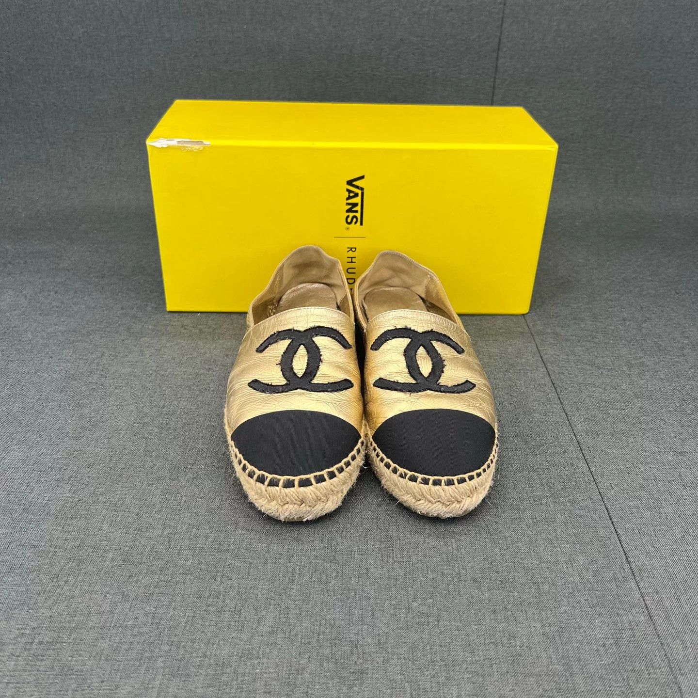 Chanel Chanel Classic CC Black & Gold Fisherman Shoes 38 Size US 7 / IT 37 - 4 Thumbnail