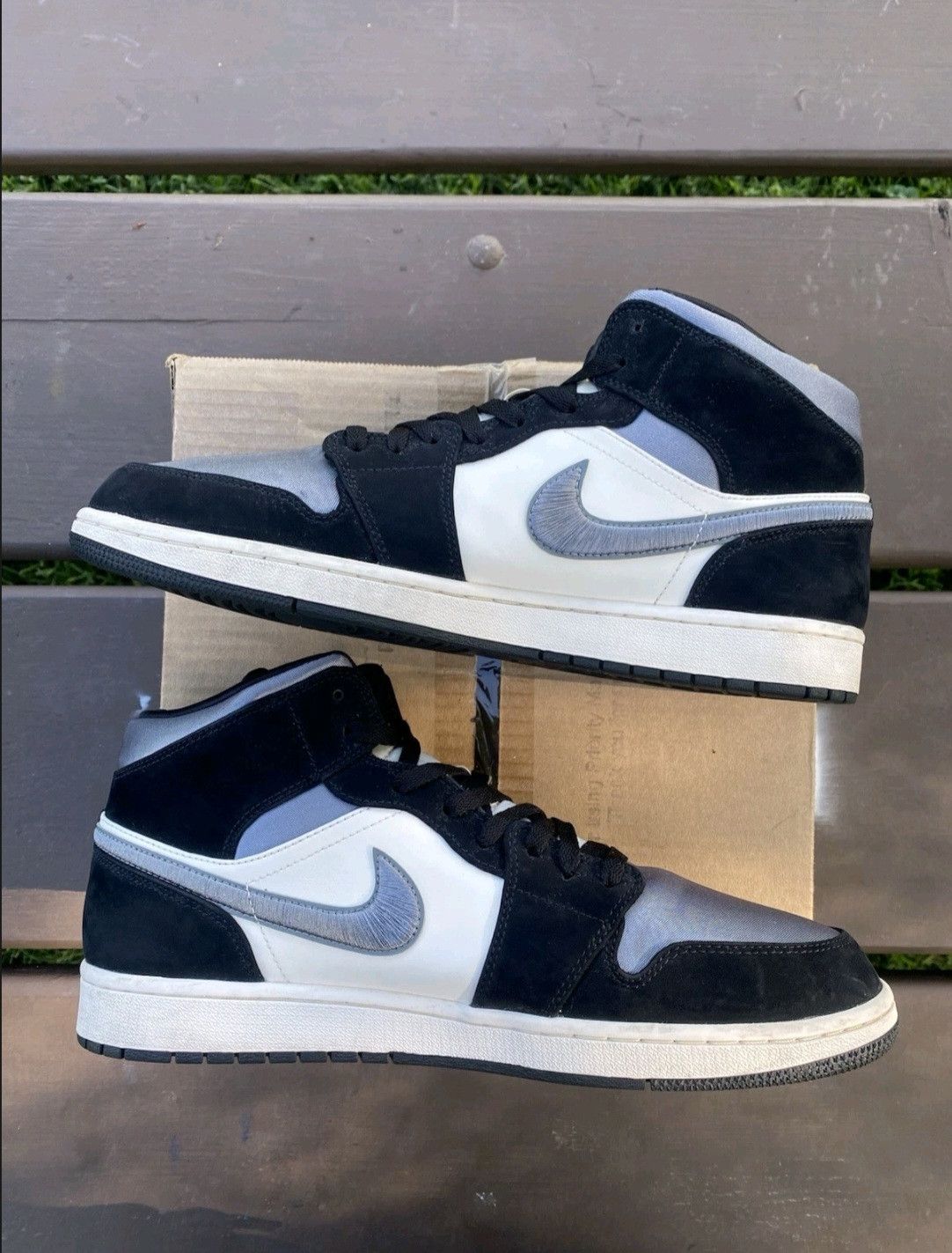 Jordan Brand Nike Air Jordan Retro 1 Mid Se Satin Smoke Grey Size 13 Men Size US 13 / EU 46 - 4 Thumbnail