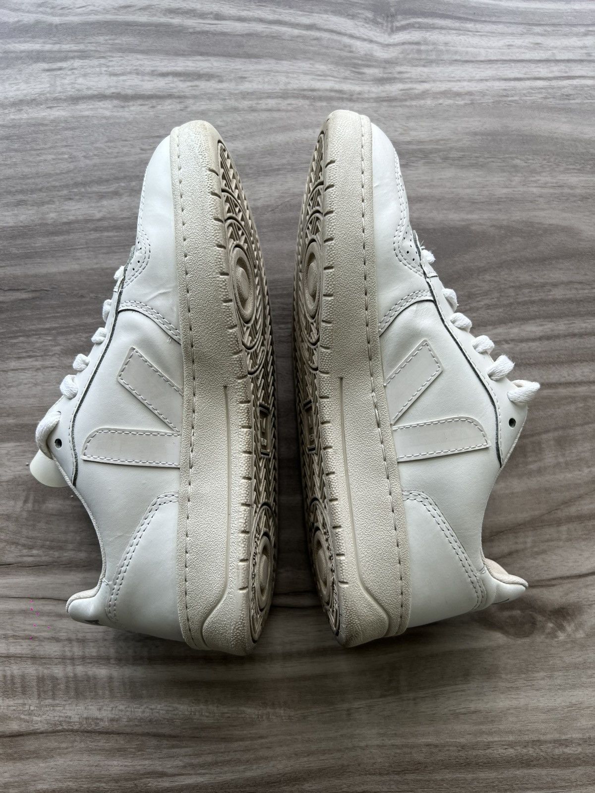 Veja Size 6 - Veja V-10 Leather White Womens Size US 6 / IT 36 - 3 Thumbnail