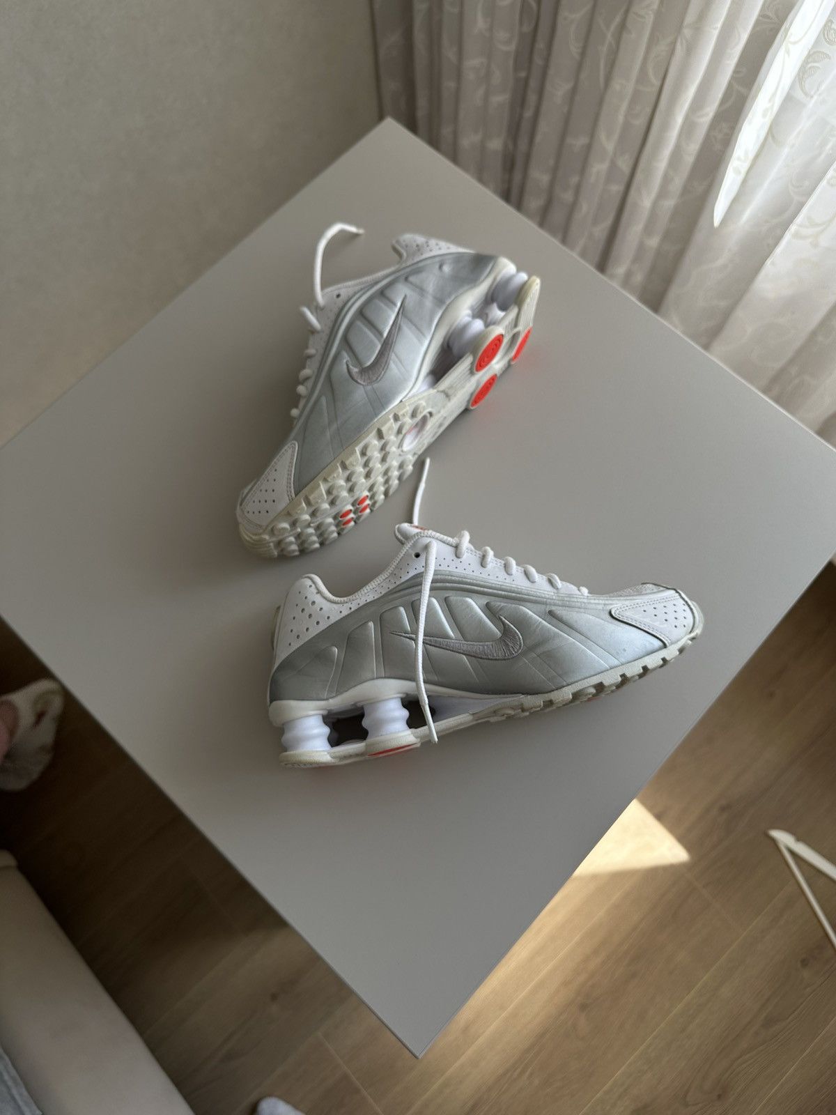 Japanese Brand Nike shox R4 metallic white Size US 5.5 / EU 38 - 20 Thumbnail