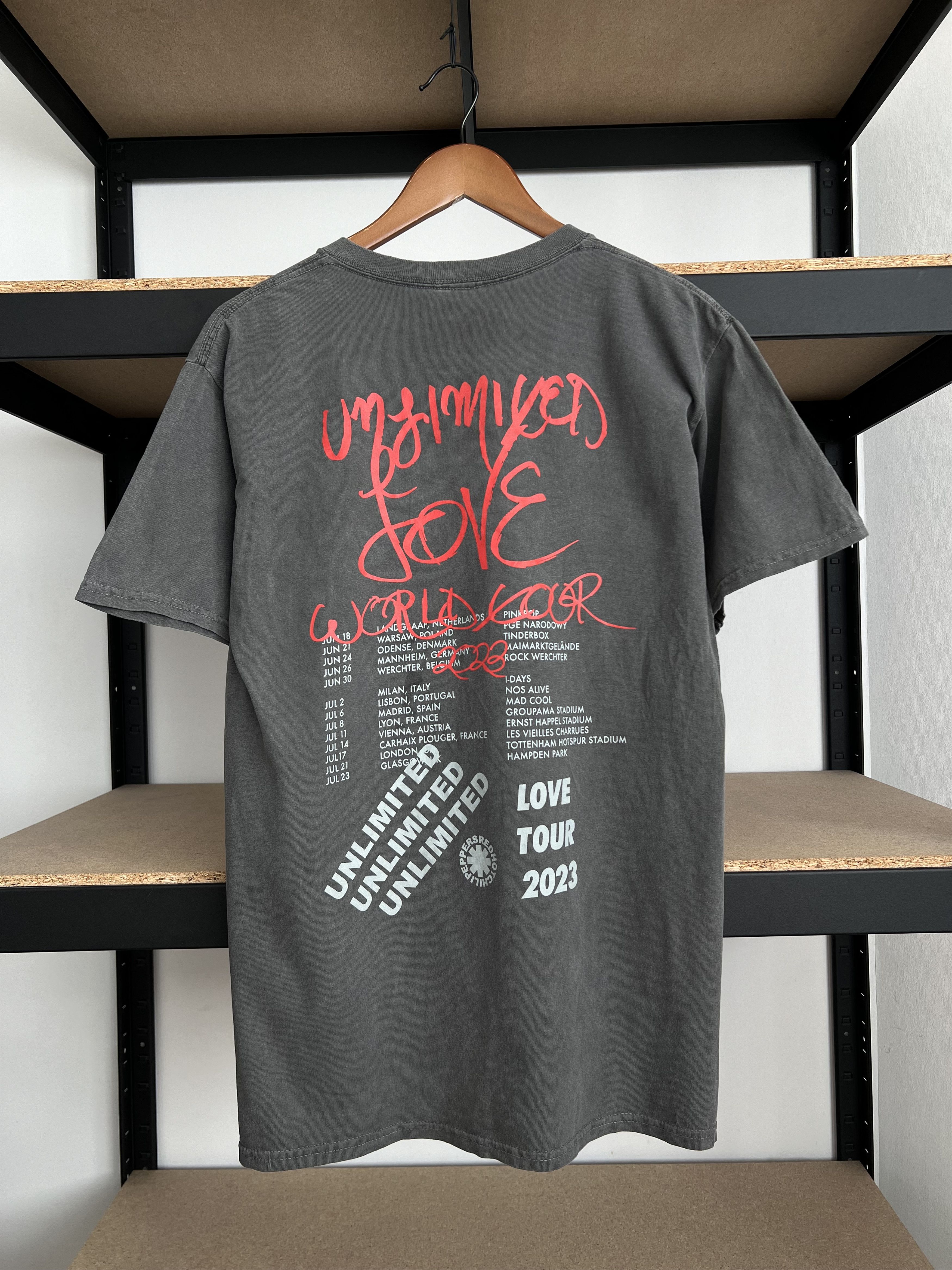 Band Tees Red Hot Chili Peppers Unlimited Love World Tour 2023 T-shirt Size US M / EU 48-50 / 2 - 4 Thumbnail