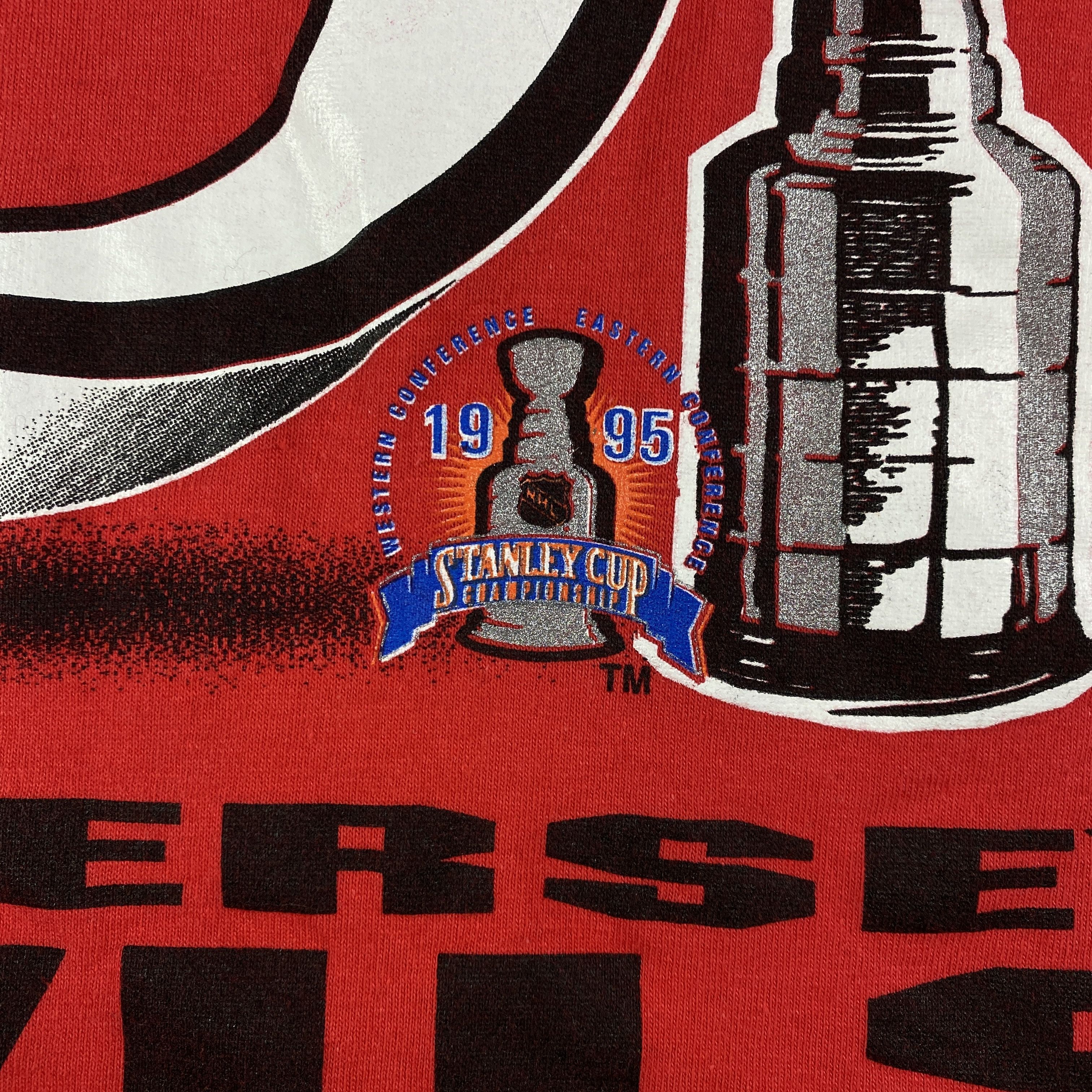 NHL × Vintage Mens Vintage T-Shirt NHL New Jersey Devils 1995 Size L Size US L / EU 52-54 / 3 - 3 Thumbnail