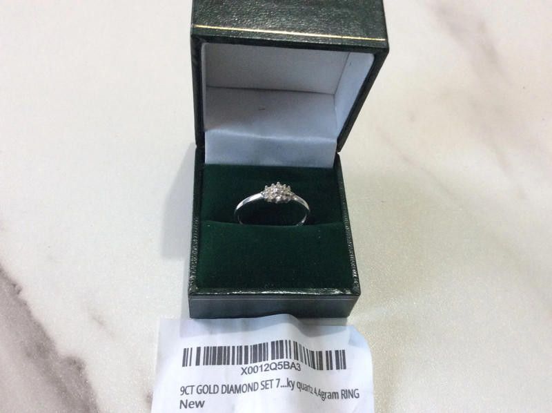 Other 9ct gold diamond set 4.4 g ring size O Size ONE SIZE - 1 Thumbnail