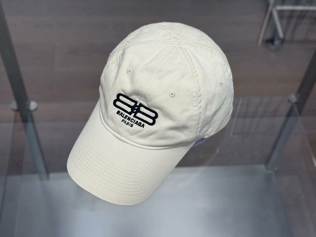 Balenciaga Balenciaga Retro Embroidered White Hat L Men Size ONE SIZE - 1 Thumbnail