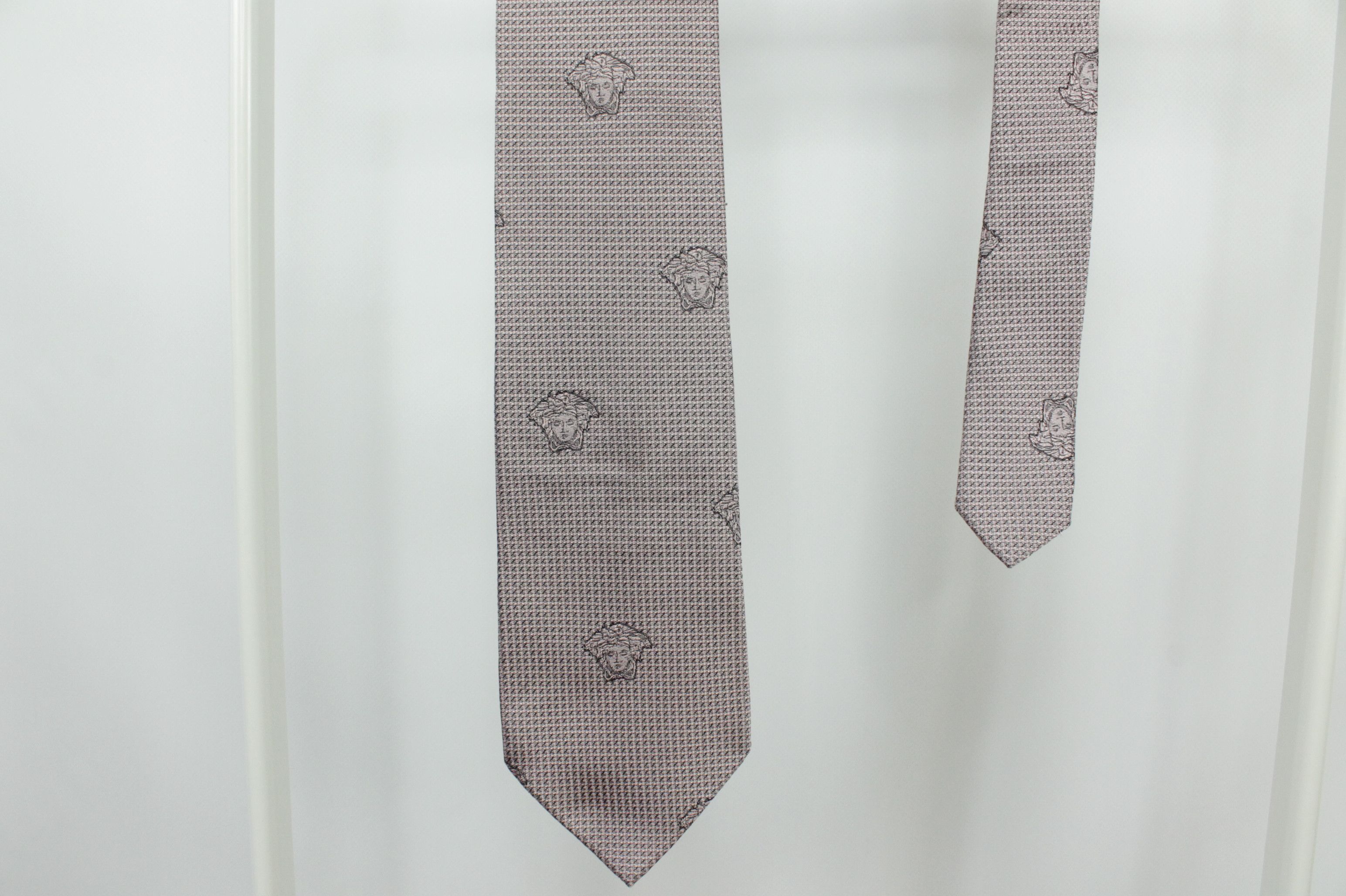 Versace Versace Medusa Print Silk Tie Hand Made in Italy Size ONE SIZE - 2 Thumbnail