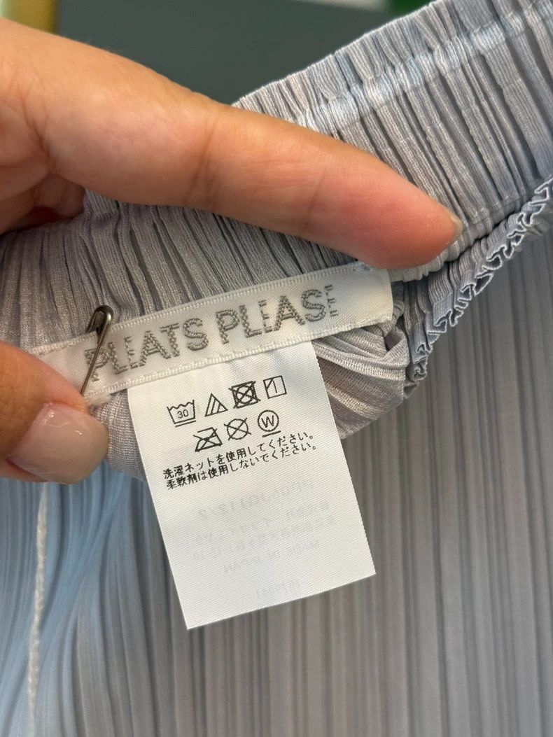 Issey Miyake Issey Miyake size:2 Light grey pleated skirt Size 42" / US 20 - 3 Thumbnail